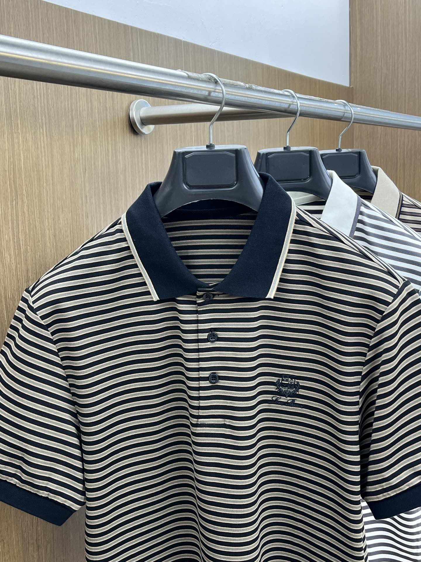  lP🆕🔥🔥独家定制工艺款 ,专柜同步2025ss夏季新品，男士胸前经典徽标标识商务休闲撞色领短袖Pol