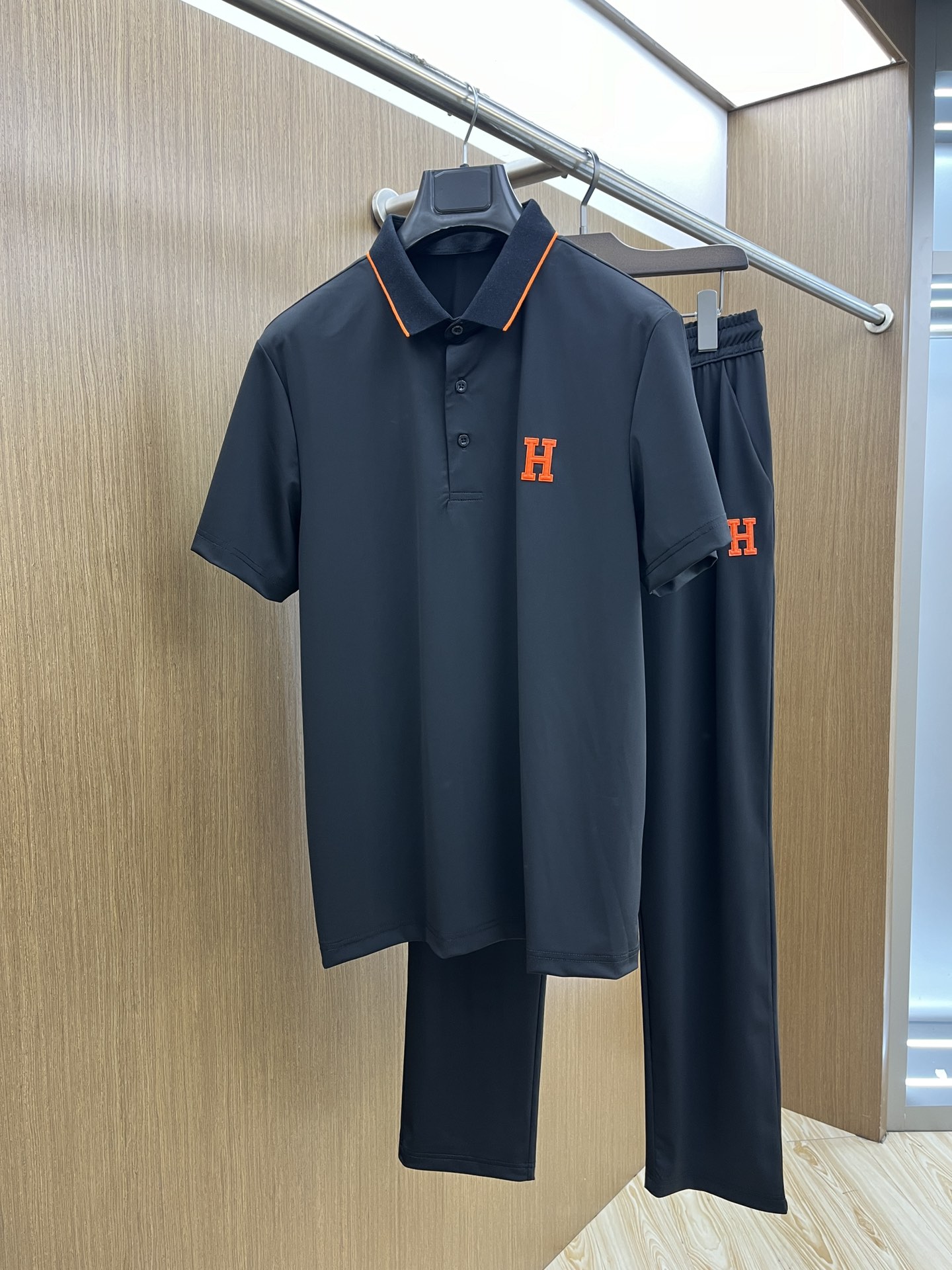/套 HER 🔥🔥2045s春夏新品休闲套装 独家定制丝光棉棉面料，明星最爱时装味休闲简单大方 刺绣织带