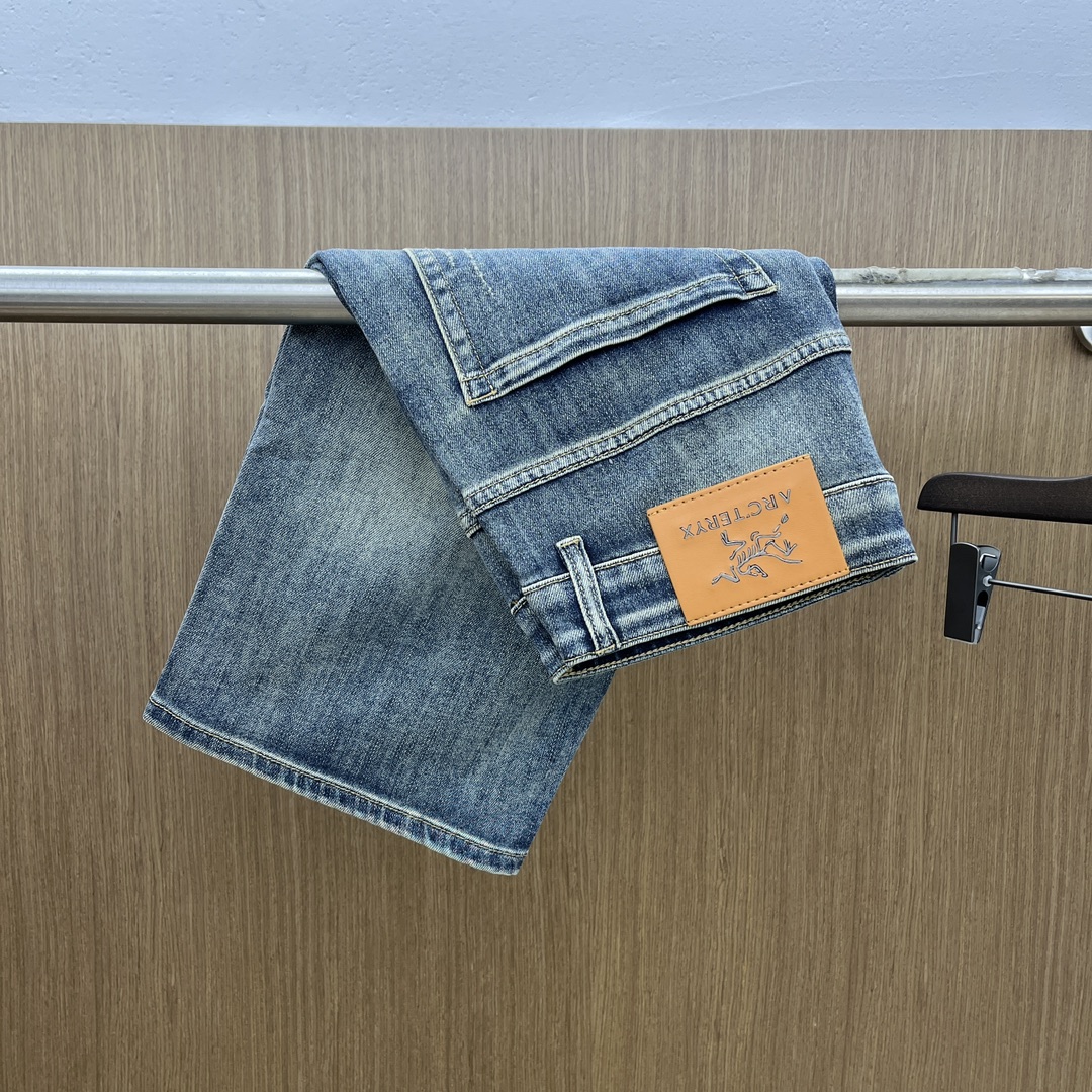 NO:133985,Arc high-end customization 25ss spring and summer new style, men's small straight-leg original single denim shorts The new style in early spring is super soft, elastic fabric, complex craftsmanship superimposed. Any washing step lasts for a few seconds and will become completely different color effects, so it is more precious, especially long-lasting and taste-resistant... Choose the best tannin elastic texture, genuine leather leather cards, high-quality metal accessories... to create a unique and original jeans style!  Original hardware and accessories, super positive style, comfortable and breathable, extremely high grade, XD counter quality, full of handsome upper body. Number of 29-38 without 35 37, shorts, jeans, alexander wang19860909Arc 高端定制 25ss春夏新款 男士小直筒原单 牛仔短裤 早春新款超柔软,弹力面料,复杂的手工艺叠加,任何一个洗水环节多停留几秒都会变成完全不一样的颜色效果,所以越加珍贵,特别持久、耐味…… 选用上乘的丹宁弹力质感,真皮皮牌、高定的金属辅料……打造出独特及原创的牛仔裤款型！原版五金辅料,版型超正,舒适透气,档次极高,XD专柜品质,上身帅气十足. 码数29-38无35 37,,shorts,jeans,alexander wang,Men's clothing