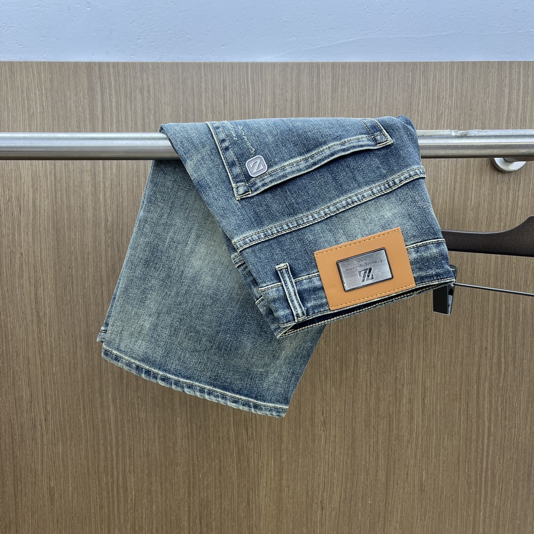 NO:133987,ZZ high-end customization 25ss spring and summer new style, men's small straight-leg original single denim shorts The new style in early spring is super soft, elastic fabric, complex handicraft superposition, any washing step lasts for a few seconds and will become completely different color effects, so it is more precious, especially long-lasting and taste-resistant... Choose the best tannin elastic texture, genuine leather brand, high-quality metal accessories... to create a unique and original jeans style!  Original hardware and accessories, super positive style, comfortable and breathable, extremely high grade, XD counter quality, full of handsome upper body. Number of 29-38 without 35 37, shorts, jeans, alexander wang19860909ZZ 高端定制 25ss春夏新款 男士小直筒原单 牛仔短裤 早春新款超柔软,弹力面料,复杂的手工艺叠加,任何一个洗水环节多停留几秒都会变成完全不一样的颜色效果,所以越加珍贵,特别持久、耐味…… 选用上乘的丹宁弹力质感,真皮皮牌、高定的金属辅料……打造出独特及原创的牛仔裤款型！原版五金辅料,版型超正,舒适透气,档次极高,XD专柜品质,上身帅气十足. 码数29-38无35 37,,shorts,jeans,alexander wang,Men's clothing