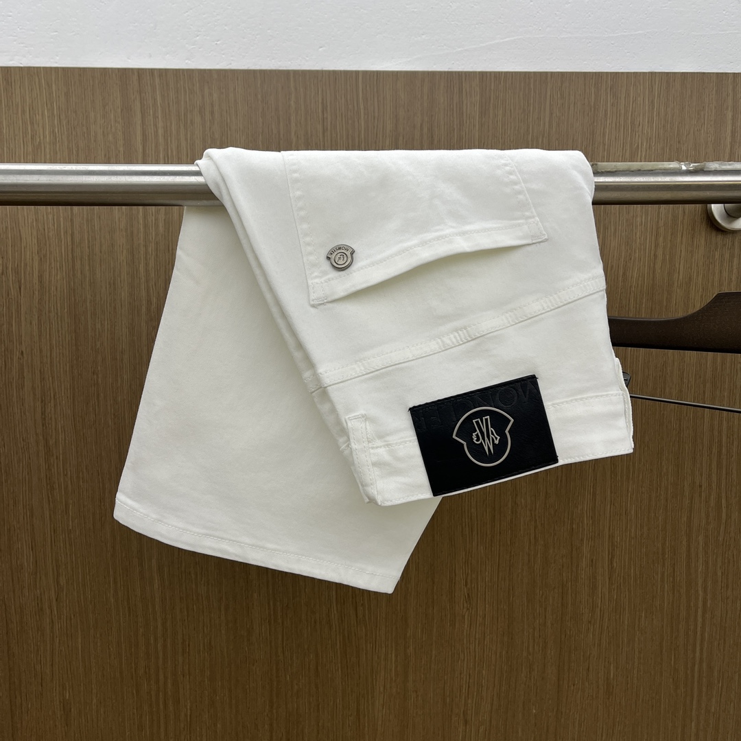 NO:133997,Mon high-end customization 25ss spring and summer new style, men's small straight-leg original single denim shorts The new style in early spring is super soft, elastic fabric, complex handicraft superposition, any washing step lasts for a few seconds and will become completely different color effects, so it is more precious, especially long-lasting and taste-resistant... Choose the best tannin elastic texture, genuine leather leather cards, high-quality metal accessories... to create a unique and original jeans style!  Original hardware and accessories, super positive style, comfortable and breathable, extremely high grade, XD counter quality, full of handsome upper body. Number of 29-38 without 35 37, shorts, jeans, alexander wang19860909Mon 高端定制 25ss春夏新款 男士小直筒原单 牛仔短裤 早春新款超柔软,弹力面料,复杂的手工艺叠加,任何一个洗水环节多停留几秒都会变成完全不一样的颜色效果,所以越加珍贵,特别持久、耐味…… 选用上乘的丹宁弹力质感,真皮皮牌、高定的金属辅料……打造出独特及原创的牛仔裤款型！原版五金辅料,版型超正,舒适透气,档次极高,XD专柜品质,上身帅气十足. 码数29-38无35 37,,shorts,jeans,alexander wang,Men's clothing