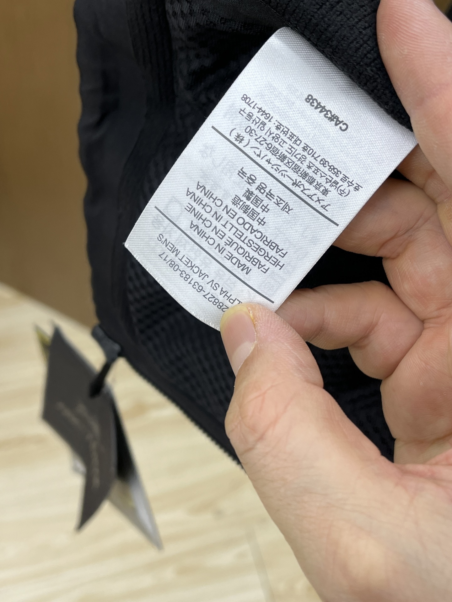 Arc'teryx Hooded Windbreaker Jacket - Water Resistant, Lightweight, Stylish 8 i1743015437 3184 4
