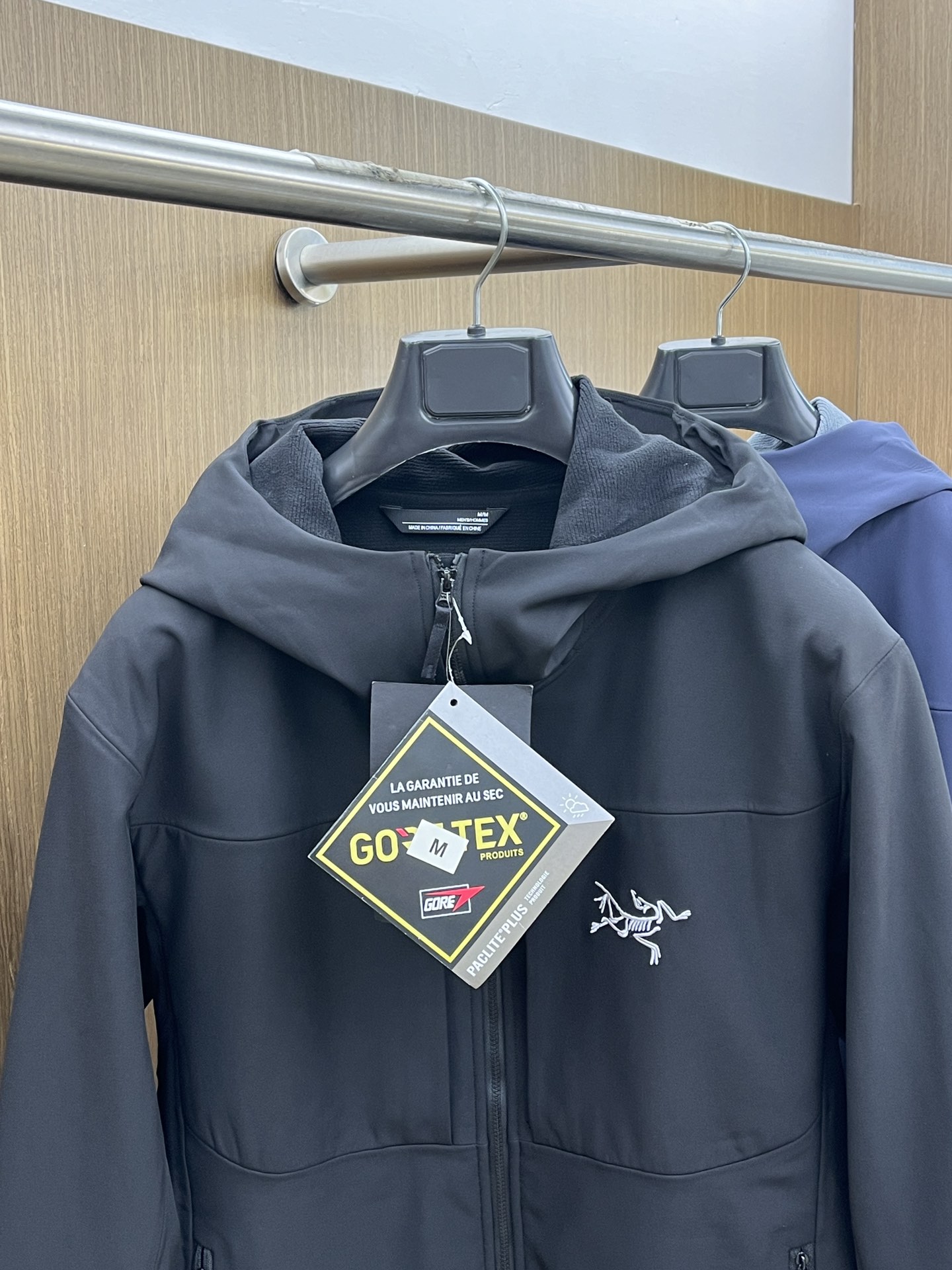 Arc'teryx Hooded Windbreaker Jacket - Water Resistant, Lightweight, Stylish 2 i1743015437 6780 8