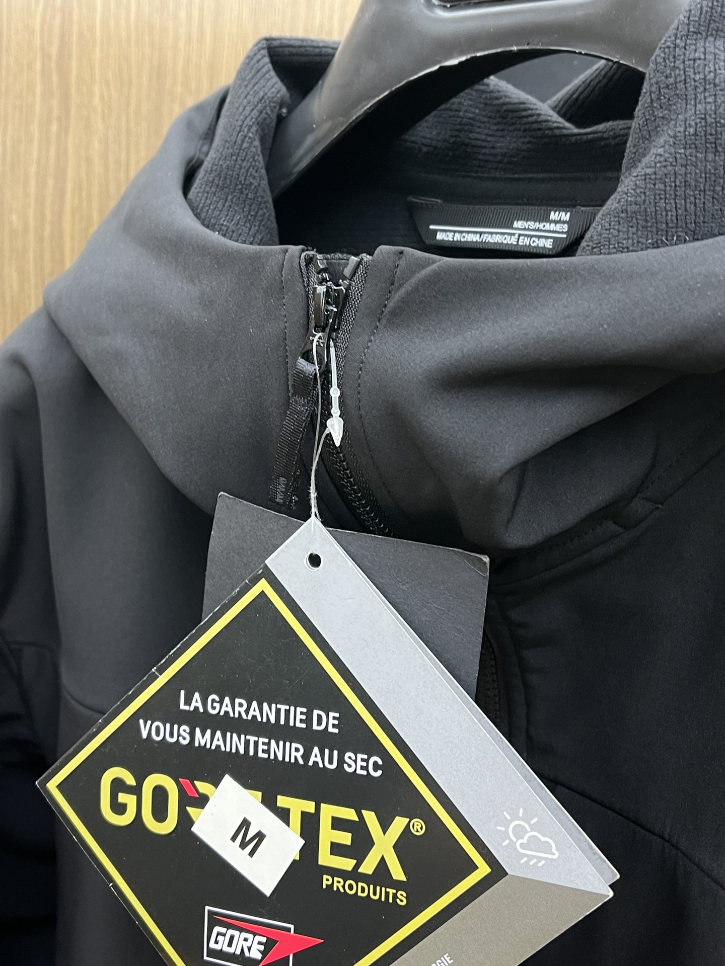 Arc'teryx Hooded Windbreaker Jacket - Water Resistant, Lightweight, Stylish 3 i1743015437 6908 6