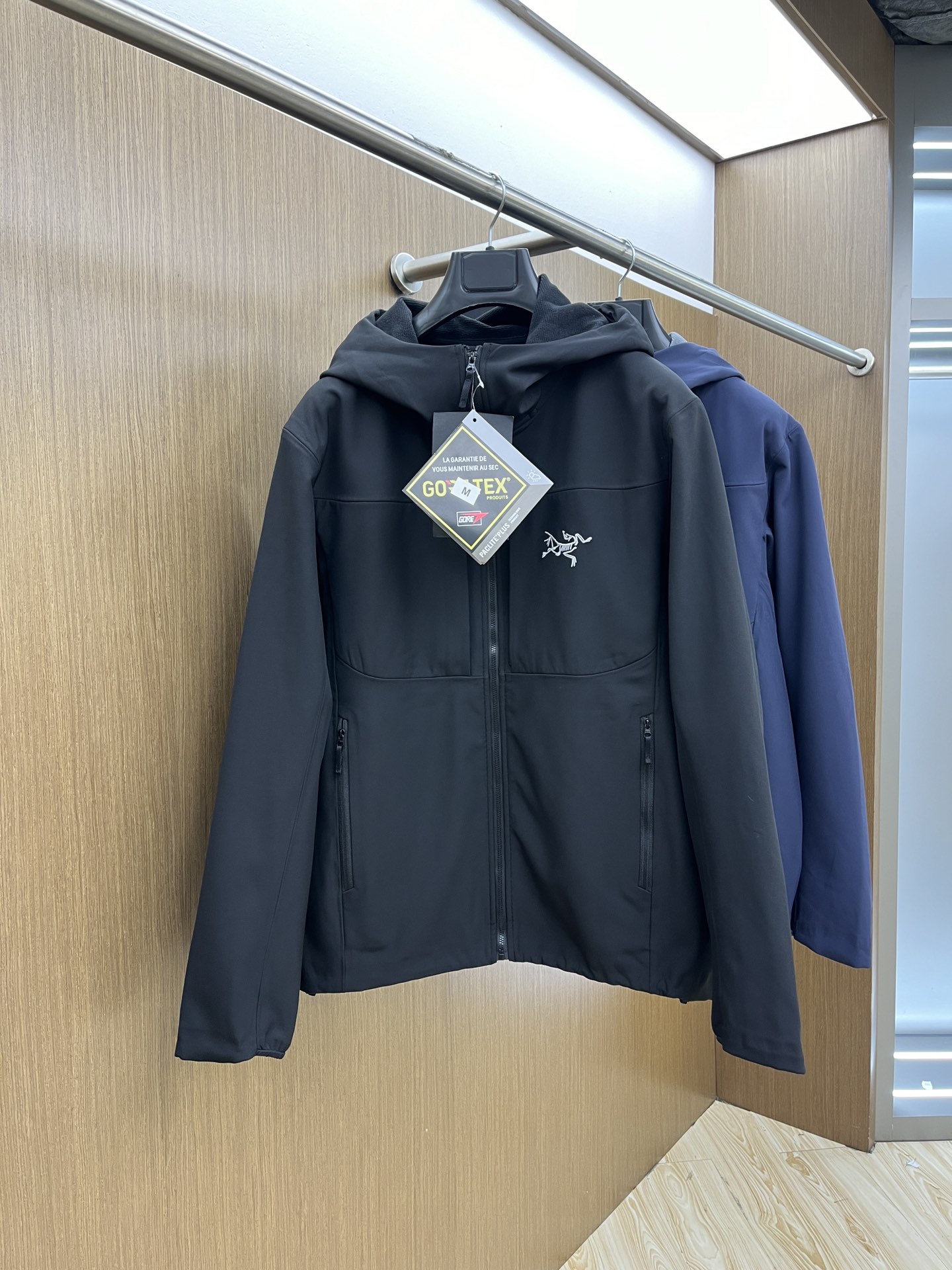Arc'teryx Hooded Windbreaker Jacket - Water Resistant, Lightweight, Stylish 1 i1743015437 8448 5