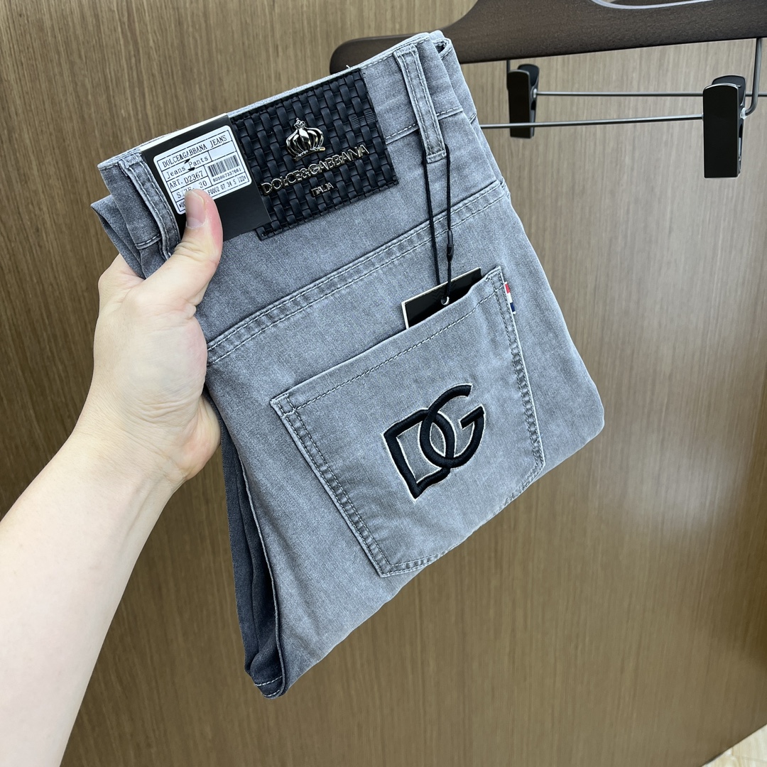 NO:134008,New DG high-end customization, 25SS spring and summer latest jeans are available at the counter simultaneously, imported color fixing fabrics, original custom reproduction, customer-supplied hardware and auxiliary materials, original quality, heavy industry washing, fine workmanship and excellent upper body!  Preferred single product produced by fax, number 29-38 without 35.37, Dolce & Gabbana, jeans, alexander wang19860909新款 DG 高端定制、25SS春夏最新款牛仔裤 柜台同步发售 进口固色面料 原版定制复刻 客供五金辅料 原单品质 重工洗水 做工走线精细 上身绝佳！优选单品 fax出品 码数29-38无35.37,,Dolce&Gabbana,jeans,alexander wang,Men's clothing