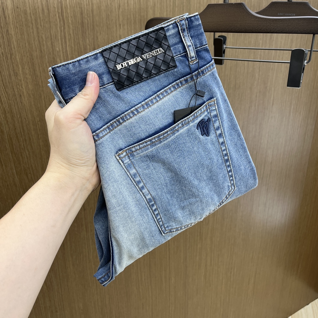 NO:134014,New BV high-end customization, 25SS spring and summer latest jeans are available at the counter simultaneously, imported color fixing fabrics, original custom reproduction, customer-supplied hardware and auxiliary materials, original quality, heavy industry washing, fine workmanship and excellent upper body!  Preferred single product produced by fax, number 29-38 without 35.37, bottega veneta, jeans, alexander wang19860909新款 BV 高端定制、25SS春夏最新款牛仔裤 柜台同步发售 进口固色面料 原版定制复刻 客供五金辅料 原单品质 重工洗水 做工走线精细 上身绝佳！优选单品 fax出品 码数29-38无35.37,,bottega veneta,jeans,alexander wang,Men's clothing
