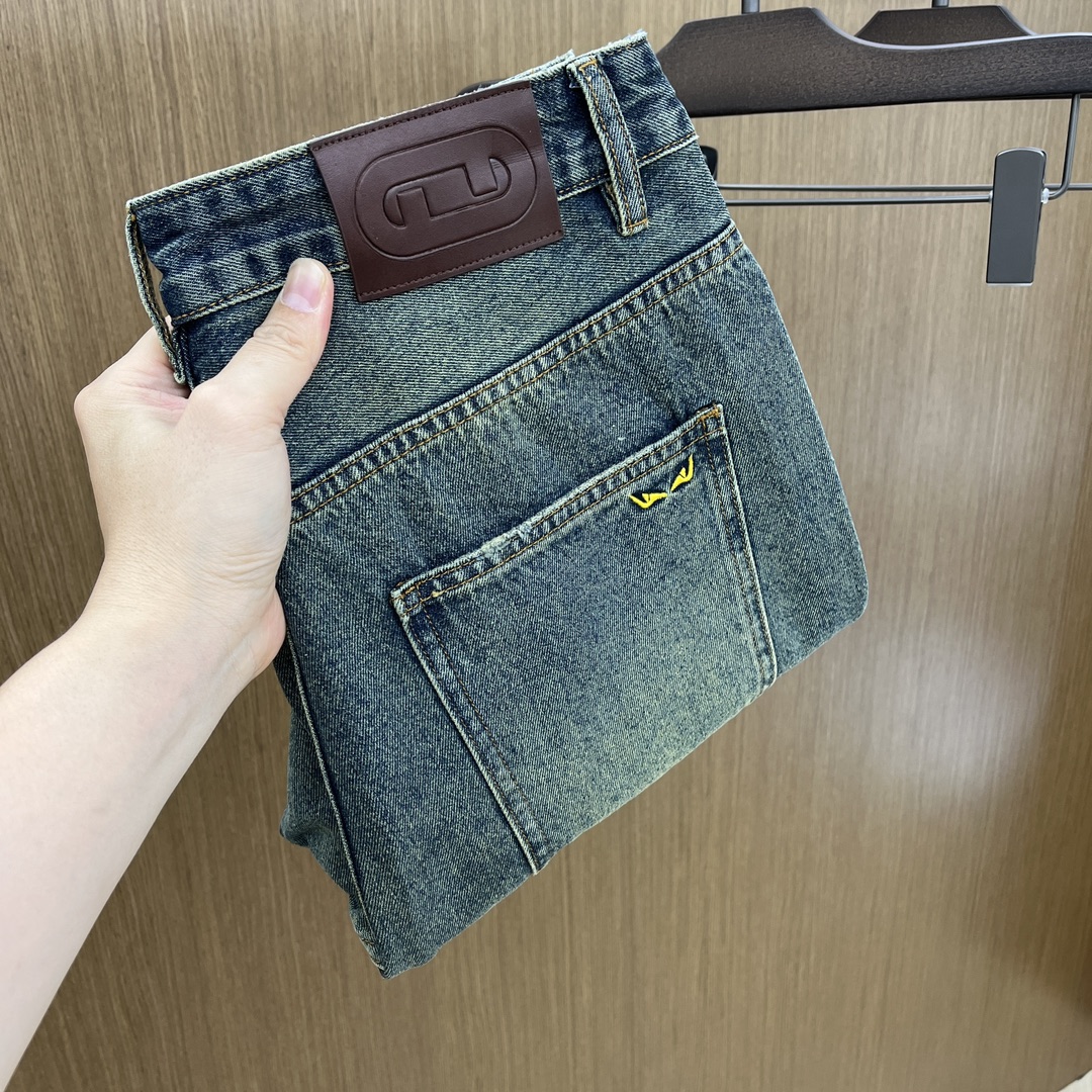 NO:134017,FD high-end customization, the latest wide-leg straight-leg jeans in early spring 2025, are sold simultaneously at the counter, imported fixed-color fabric, original custom reproduction, customer-supplied hardware and auxiliary materials, original quality, heavy industry washing, fine workmanship and excellent upper body!  The preferred single item fxz must be kept by yourself Recommended index Number of codes 30-38 None 35.37, jeans, alexander wang19860909FD 高端定制、2025早春最新款阔腿直筒牛仔裤 柜台同步发售 进口固色面料 原版定制复刻 客供五金辅料 原单品质 重工洗水 做工走线精细 上身绝佳！优选单品 fxz必须自留 推荐指数 码数30-38无35.37,,jeans,alexander wang,Men's clothing