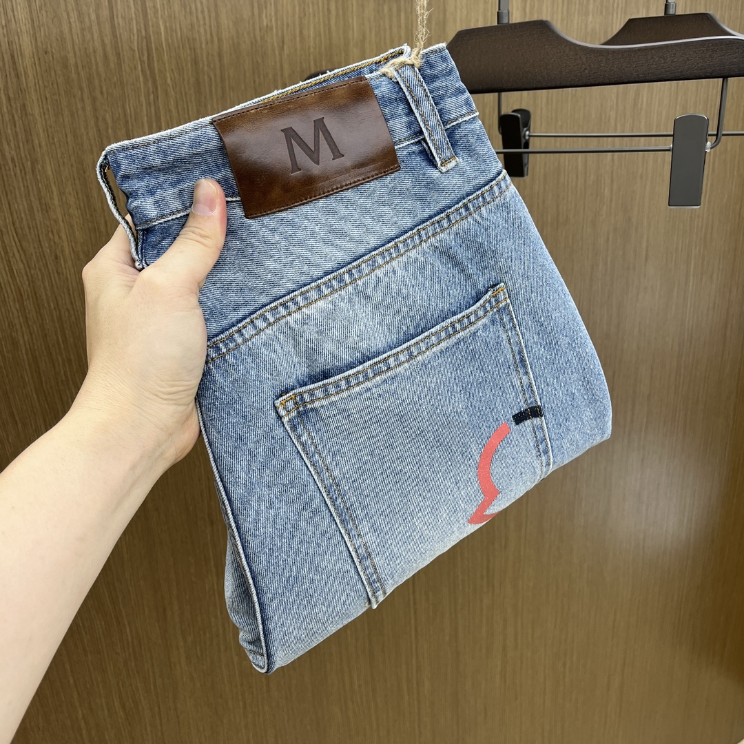 NO:134020,Mon high-end customization, the latest wide-leg straight-leg jeans in early spring 2025, are available at the counter simultaneously, imported color fixing fabrics, original custom reproduction, customer-supplied hardware and auxiliary materials, original quality, heavy industry washing, fine workmanship and excellent upper body!  The preferred single item fxz must be kept by yourself Recommended index Number of codes 30-38 None 35.37, jeans, alexander wang19860909Mon 高端定制、2025早春最新款阔腿直筒牛仔裤 柜台同步发售 进口固色面料 原版定制复刻 客供五金辅料 原单品质 重工洗水 做工走线精细 上身绝佳！优选单品 fxz必须自留 推荐指数 码数30-38无35.37,,jeans,alexander wang,Men's clothing