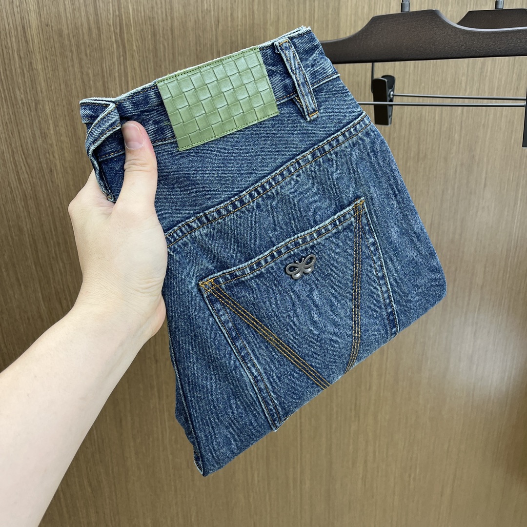 NO:134023,BV high-end customization, the latest wide-leg straight-leg jeans in early spring 2025, are sold simultaneously at the counter, imported color fixing fabric, original custom reproduction, customer-supplied hardware and auxiliary materials, original quality, heavy industry washing, fine workmanship and excellent upper body!  The preferred single item fxz must be kept by yourself Recommended index Number 30-38 None 35.37, bottega veneta, jeans, alexander wang19860909BV 高端定制、2025早春最新款阔腿直筒牛仔裤 柜台同步发售 进口固色面料 原版定制复刻 客供五金辅料 原单品质 重工洗水 做工走线精细 上身绝佳！优选单品 fxz必须自留 推荐指数 码数30-38无35.37,,bottega veneta,jeans,alexander wang,Men's clothing