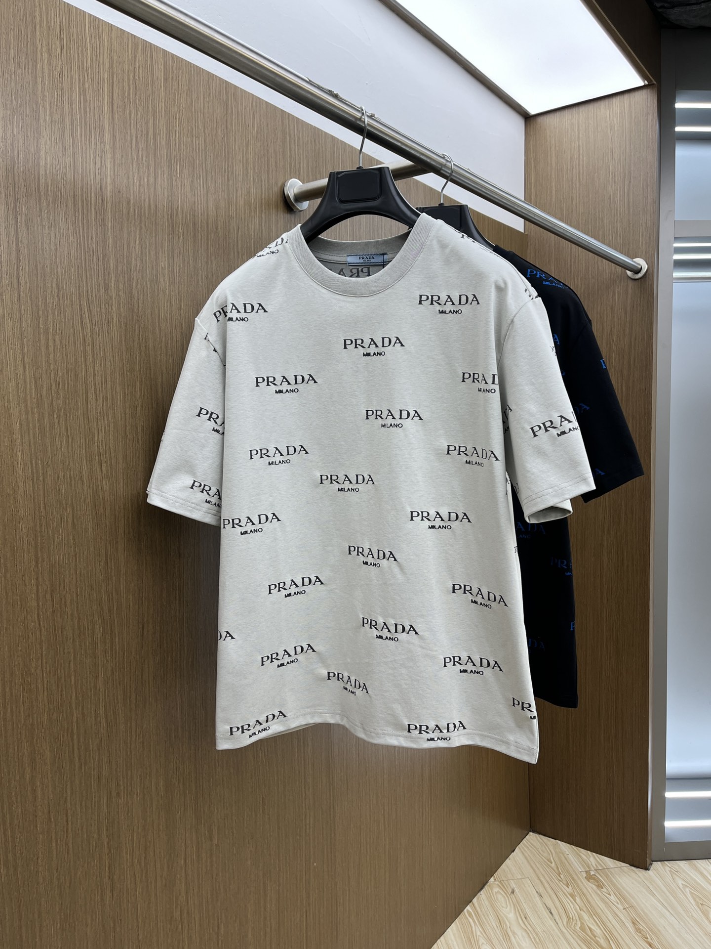 NO:134031,PD SS is exclusively available for the new style of original single men's casual short sleeves, high-end customization, high-end version, fashionable and versatile imported fabrics, latest flower style, super soft and delicate, skin-friendly and comfortable to wear, high-end boutique, OEM factory made the top body very good, men's essential items, complete three standards, xd code M-2XL,, T-shirt, alexander wang19860909PD SS早春独家专供新款原单男士休闲短袖 高端定制 高版本 时尚百搭爆款进口面料 最新烧花款 手感超柔软细腻 穿着亲肤舒适 高端精品 代工厂精细做上身非常赞 男士必备单品 三标齐全 xd码数M-2XL,,T-shirt,alexander wang,Men's clothing