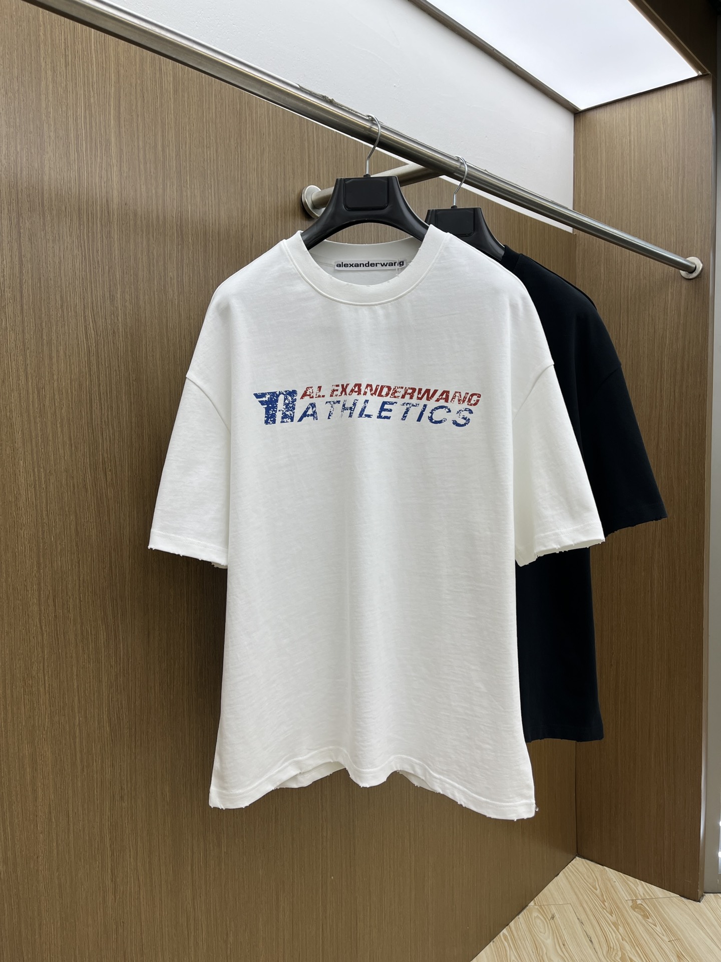  AW 🔥ss夏装新品 专柜在售 最新系列图案logo短袖T恤 必须人手一件的节奏！
进口顶极精梳棉面料
