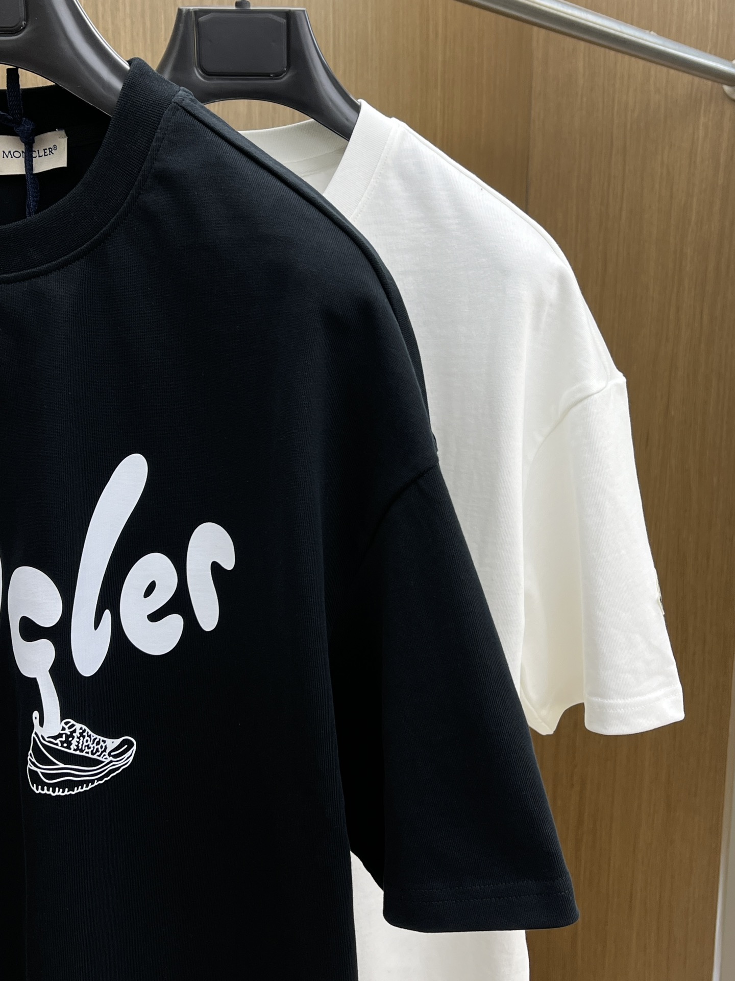  Mon 🔥ss夏装新品 专柜在售 最新系列图案logo短袖T恤 必须人手一件的节奏！
进口顶极精梳棉面