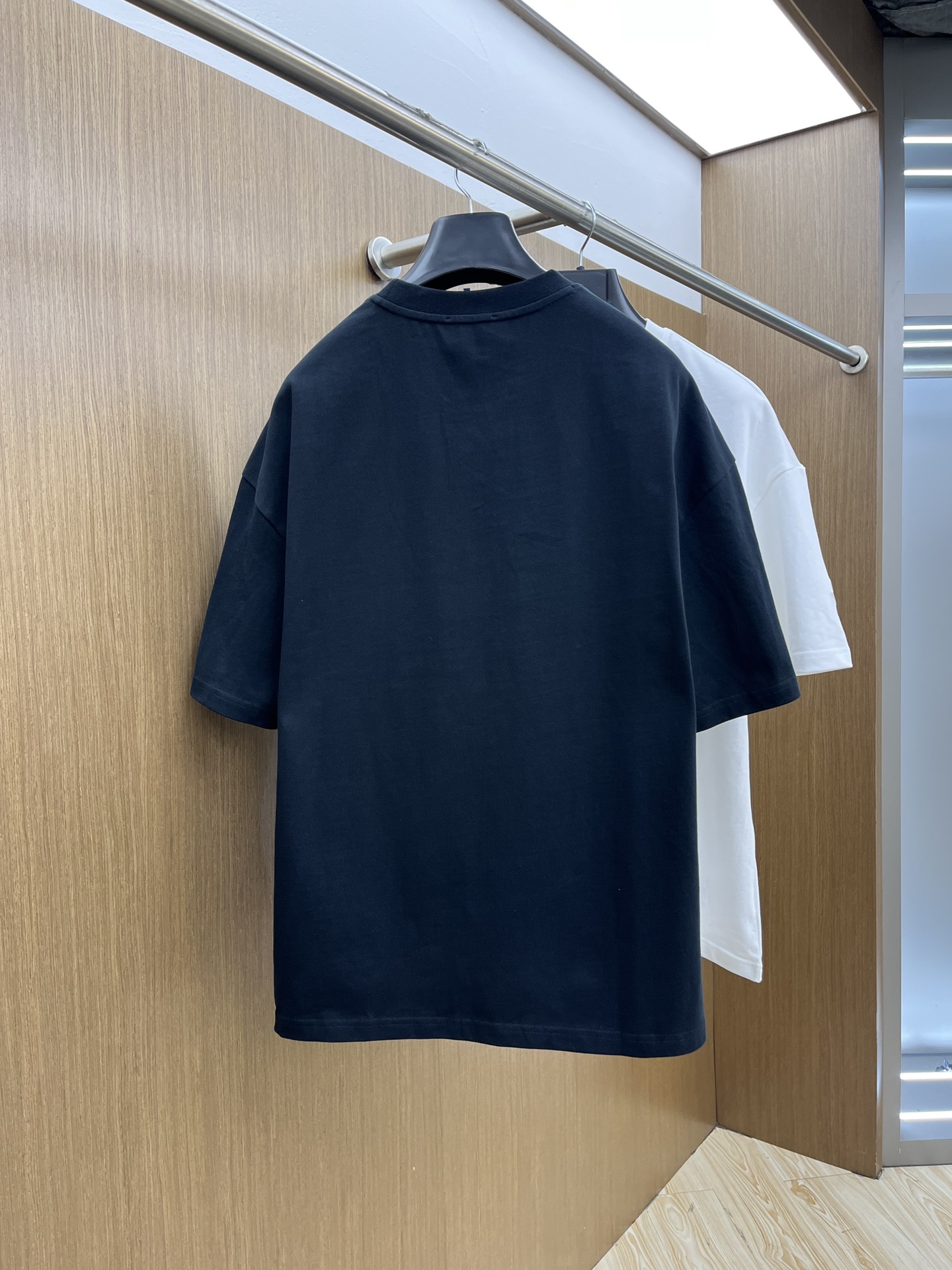  Mon 🔥ss夏装新品 专柜在售 最新系列图案logo短袖T恤 必须人手一件的节奏！
进口顶极精梳棉面