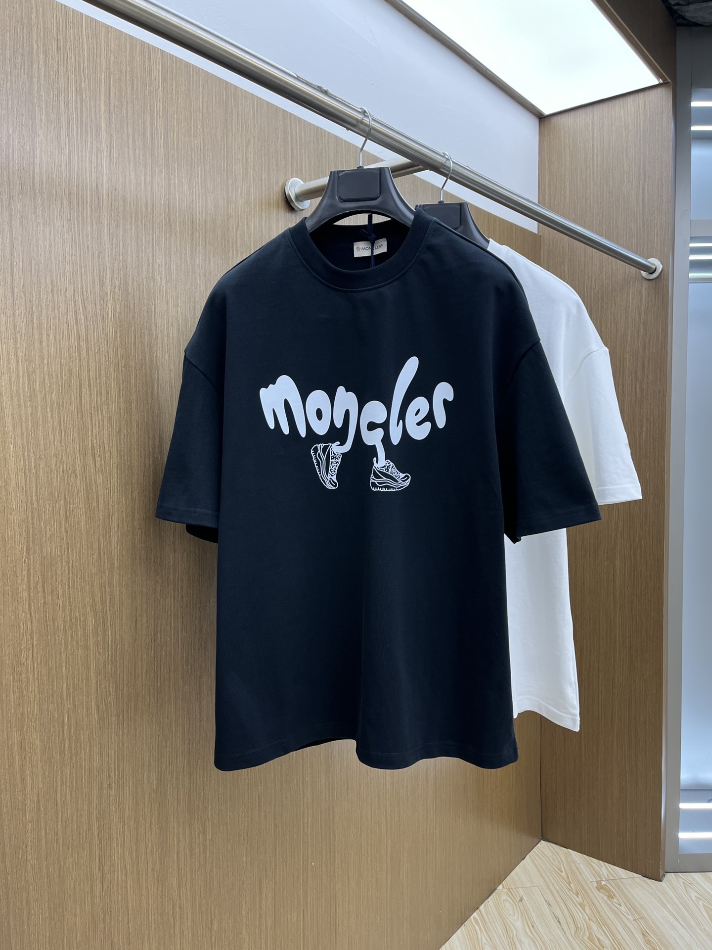  Mon 🔥ss夏装新品 专柜在售 最新系列图案logo短袖T恤 必须人手一件的节奏！
进口顶极精梳棉面