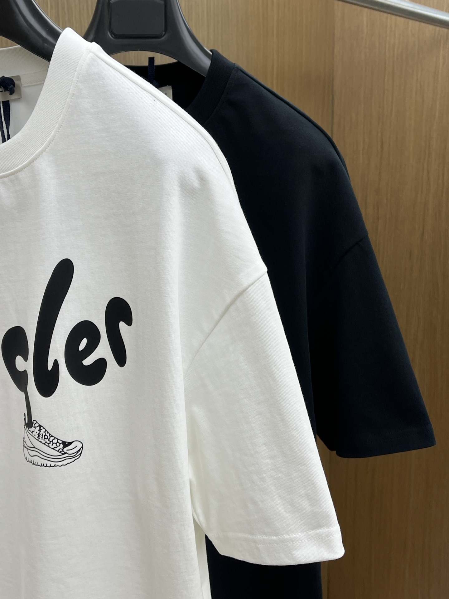  Mon 🔥ss夏装新品 专柜在售 最新系列图案logo短袖T恤 必须人手一件的节奏！
进口顶极精梳棉面