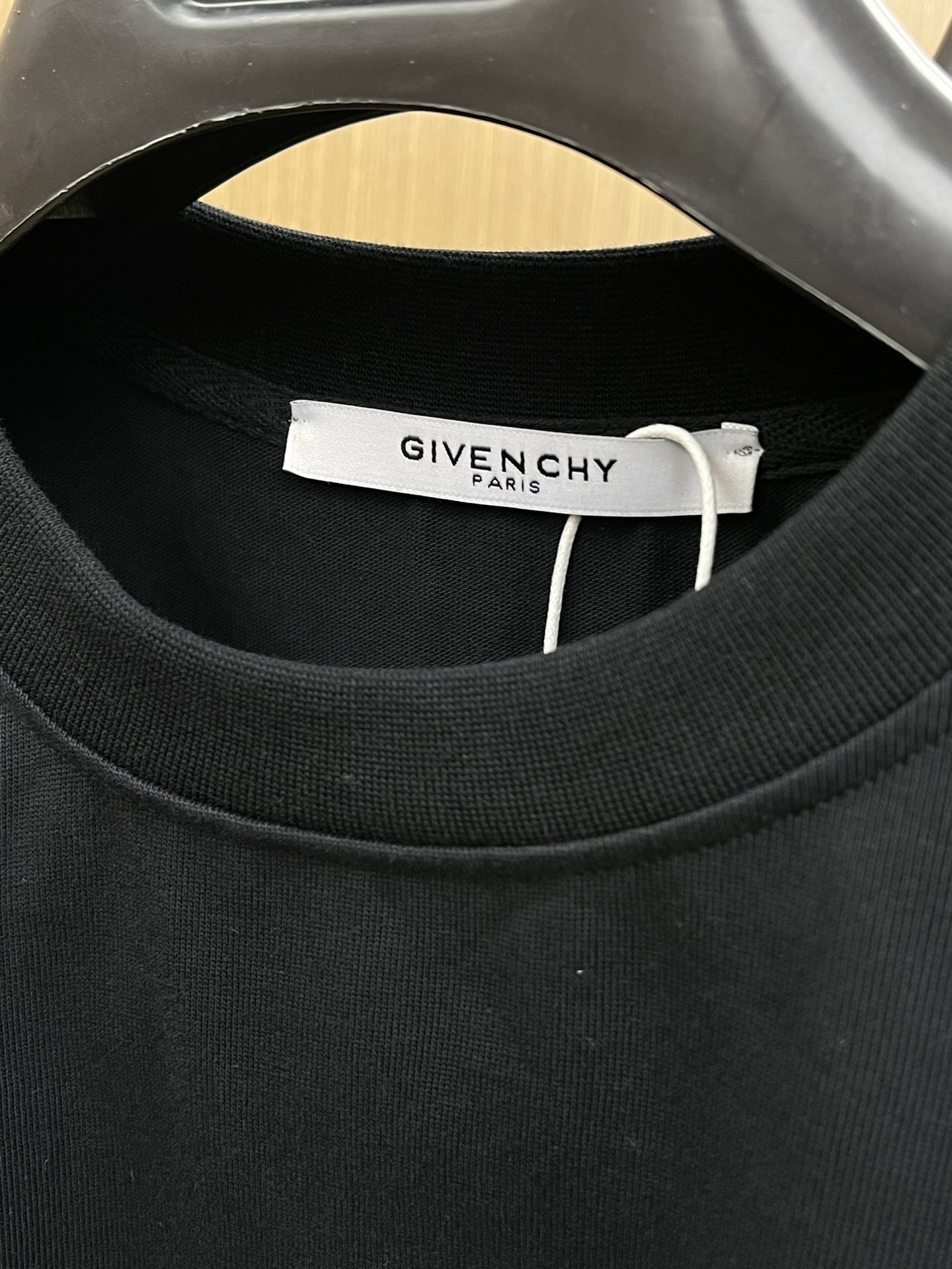  Gvc 🔥ss夏装新品 专柜在售 最新系列图案logo短袖T恤 必须人手一件的节奏！
进口顶极精梳棉面