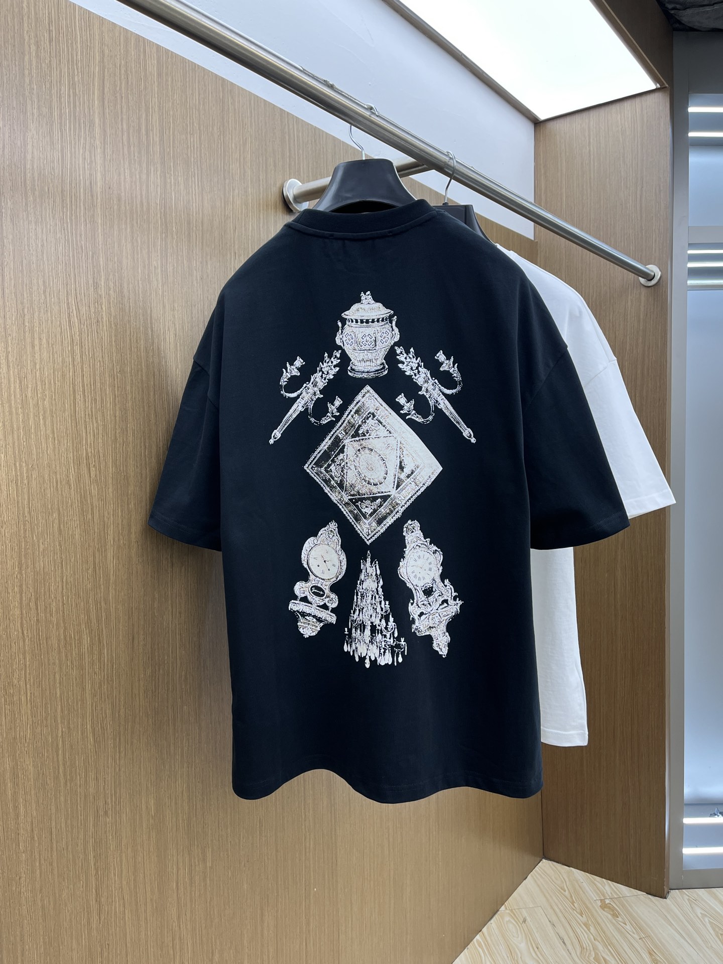  Gvc 🔥ss夏装新品 专柜在售 最新系列图案logo短袖T恤 必须人手一件的节奏！
进口顶极精梳棉面