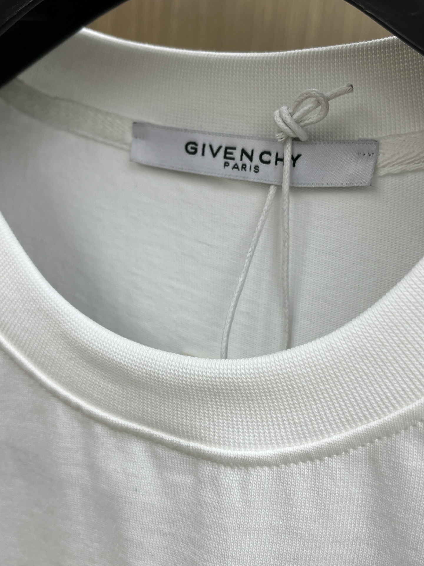  Gvc 🔥ss夏装新品 专柜在售 最新系列图案logo短袖T恤 必须人手一件的节奏！
进口顶极精梳棉面