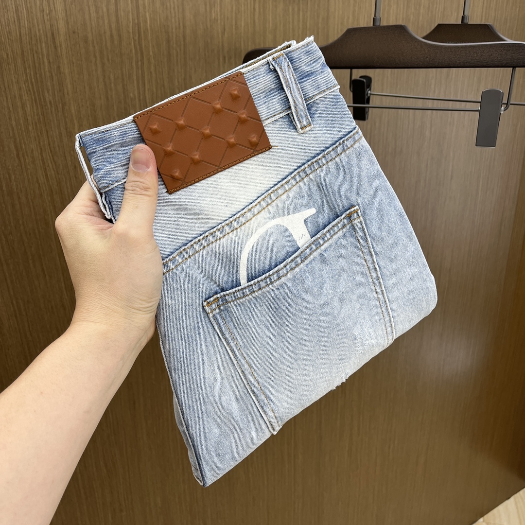 NO:138975,CD high-end customization, the latest wide-leg straight-leg jeans in early spring 2025, are sold simultaneously at the counter, imported color fixing fabric, original custom reproduction, customer-supplied hardware and auxiliary materials, original quality, heavy industry washing, fine workmanship and excellent upper body!  The preferred single item fxz must be kept by yourself Recommended index Number of codes 30-38 None 35.37, jeans, alexander wang19860909CD 高端定制、2025早春最新款阔腿直筒牛仔裤 柜台同步发售 进口固色面料 原版定制复刻 客供五金辅料 原单品质 重工洗水 做工走线精细 上身绝佳！优选单品 fxz必须自留 推荐指数 码数30-38无35.37,,jeans,alexander wang,Men's clothing