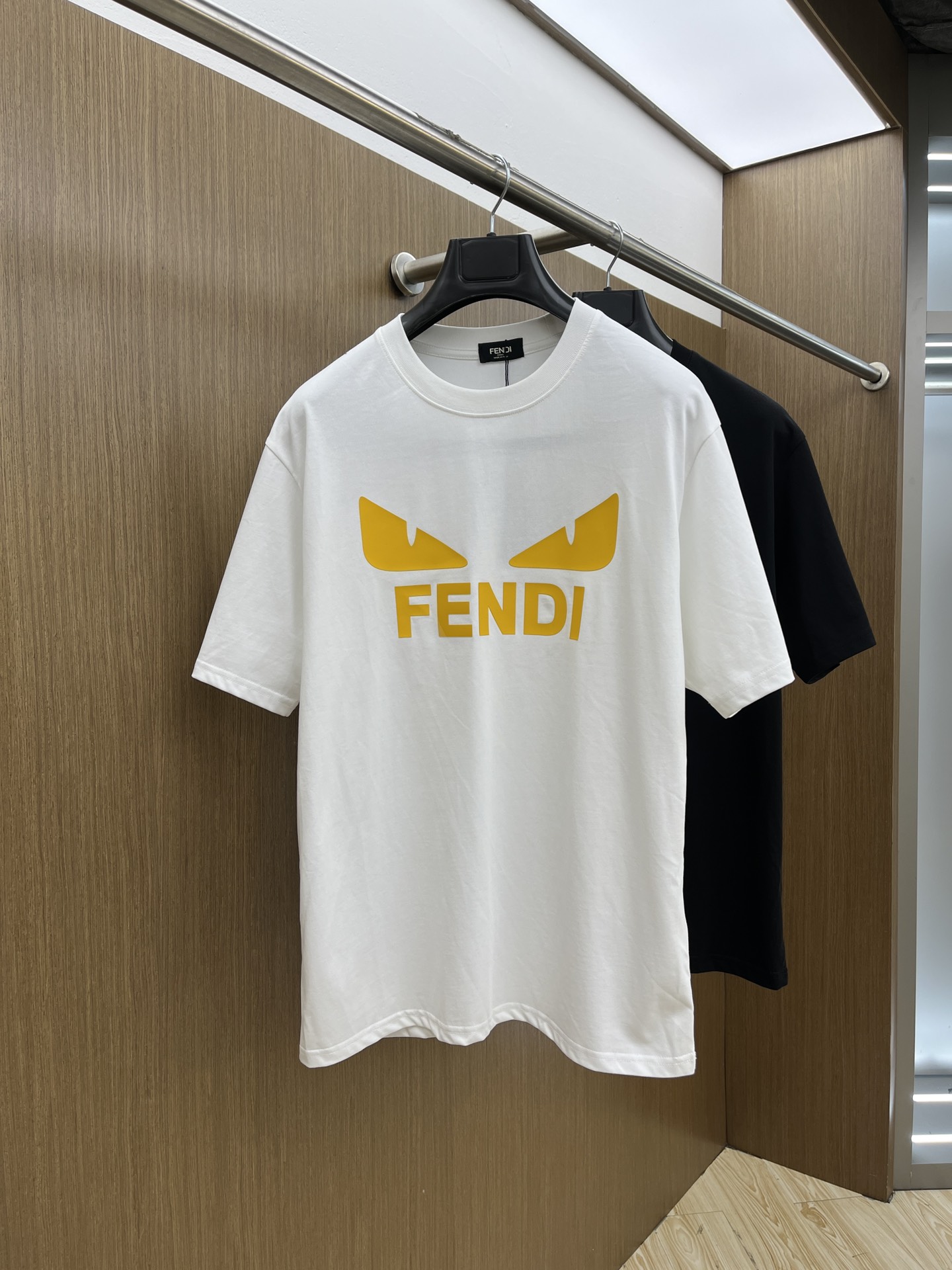 NO:141213,FD exclusive first release, the latest product in early spring 2025, available at the counter at the same time, original singles, fashionable and casual round neck short-sleeved T-shirt, comfortable on the upper body!  Eye-catching and highlighted, using imported original fabric, top-grade printed embroidery craft letter pattern logo, simple but not lacking in fashion, fashionable and handsome upper body FDL code S-XXL, T-shirt,tees, t-shirt,alexander wang19860909FD 独家首发 2025早春最新品,专柜同步有售,原单狠货,时尚休闲圆领短袖T恤,上身舒适！吸睛而有亮点,采用进口原版面料,顶级印花刺绣工艺字母图案logo,简单而不失时尚,上身时尚帅气 fdl码数S-XXL,,T-shirt,tees，t-shirt,alexander wang,Men's clothing