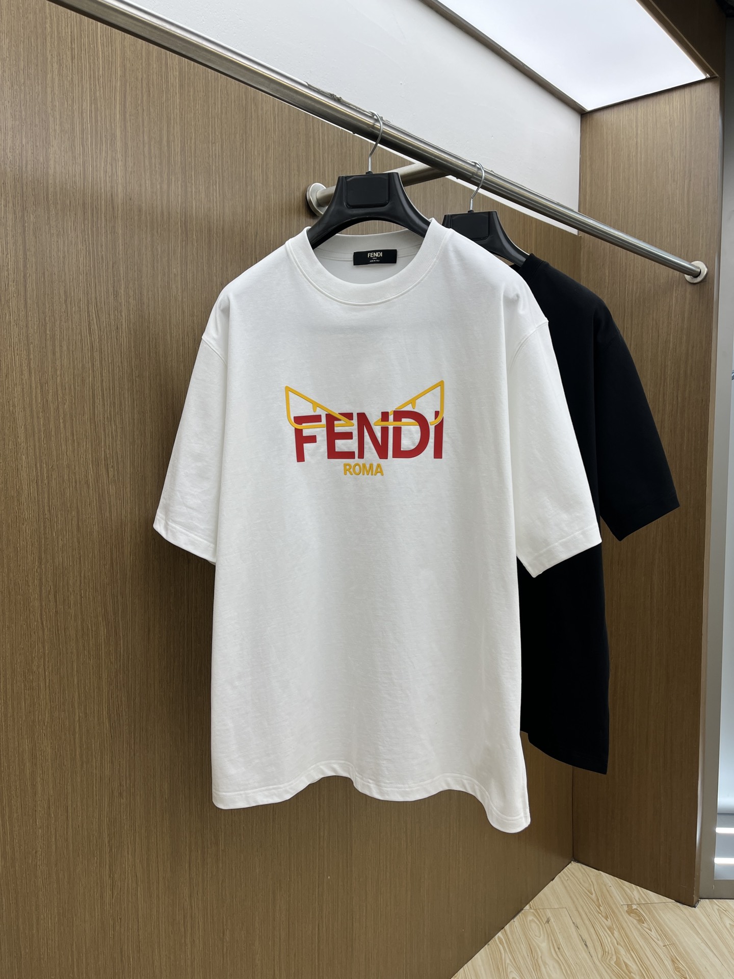 NO:141223,FD 1950FW spring and summer new round neck base-fitting T-shirt, three-dimensional logo micro-contour half-sleeved active cotton base T-shirt, cotton, feel glutinous and skin-skinned, soft and tough. Processing, toughness and wrinkle resistance have been greatly improved. The micro-contour tailoring is very well-placed, and the chest logo printing process is extremely recognizable. The three-standard logo is complete, and the single-skin base must be used. The same model for men and women, fms, S-XXL,,tees, t-shirt, alexander wang19860909FD 1950FW春夏新品圆领打底外穿T恤,立体感logo微廓形半袖活性纯棉打底T恤,棉,手感面糯有骨感,柔而有韧性.工艺处理,韧性和抗皱性能得到大幅度提高.微廓形剪裁很到位,胸前logo印花工艺,辨识度极高.三标齐全,单穿打底必备单品. 男女同款fms 码数S-XXL,,tees，t-shirt,alexander wang,Men's clothing