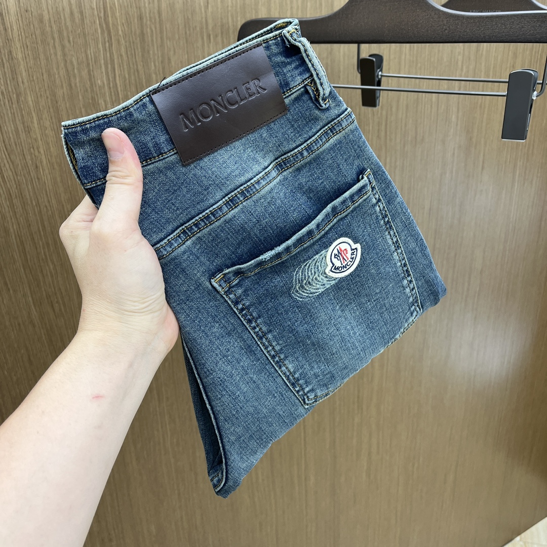 NO:425481,New Mon high-end customization, 25ss spring and summer latest original jeans are released simultaneously on the counter. Original custom reproduction. Customer-supplied hardware and accessories. Original quality. Imported denim fabric heavy-working washing. Fine workmanship and excellent upper body!  Preferred single product FC SIZE:29-36 The next day, jeans,alexander wang19860909新款 Mon 高端定制、25ss春夏最新款原牛仔裤 柜台同步发售 原版定制复刻 客供五金辅料 原单品质 进口牛仔面料重工洗水 做工走线精细 上身绝佳！优选单品FC SIZE:29-36 隔天,,jeans,alexander wang,Men's clothing