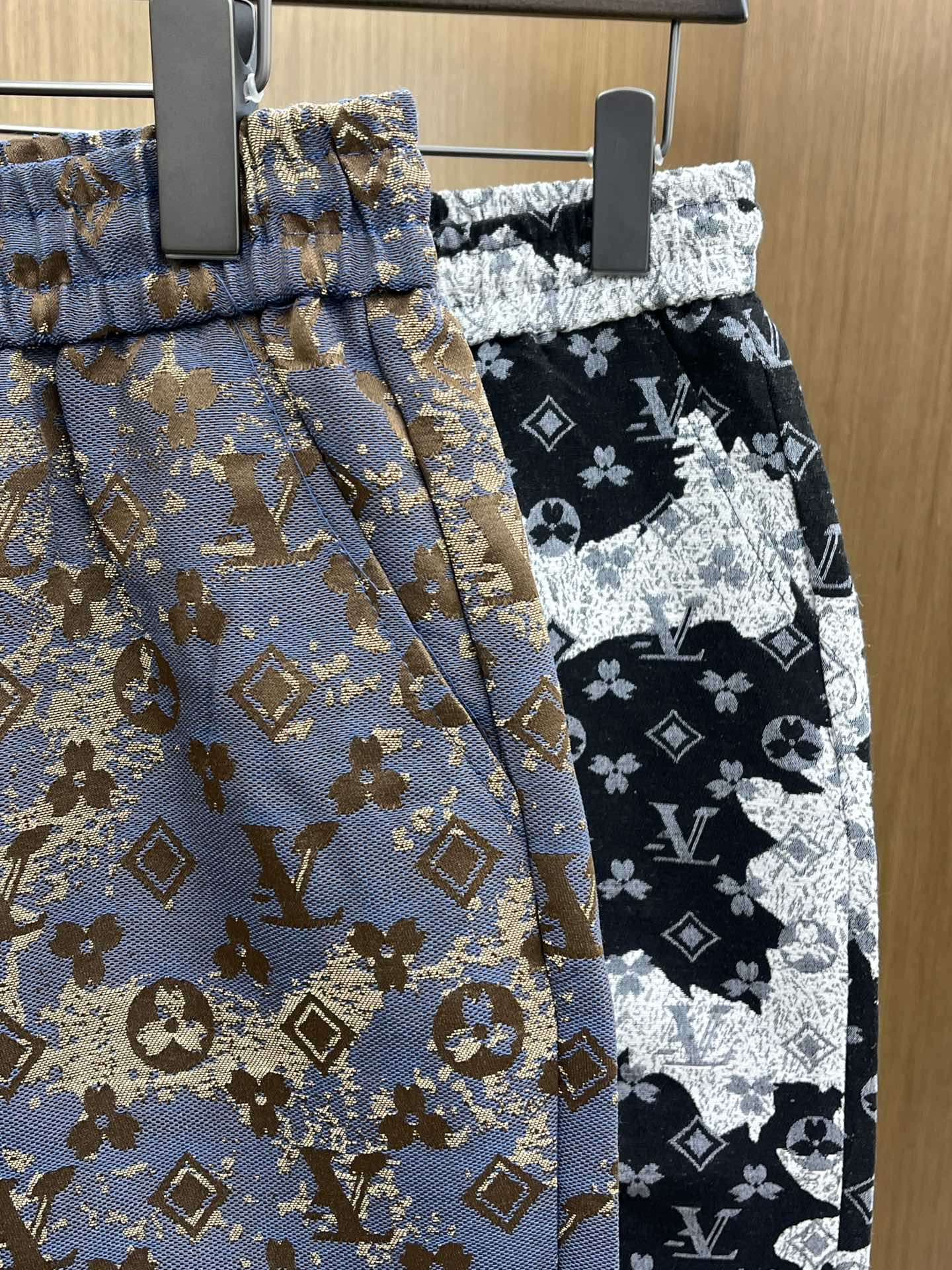  LV 🔥🔥独家首发 2025夏季新款男士休闲短裤，高级定制面料透气面料 透气弹力舒适度极高，细节无可挑