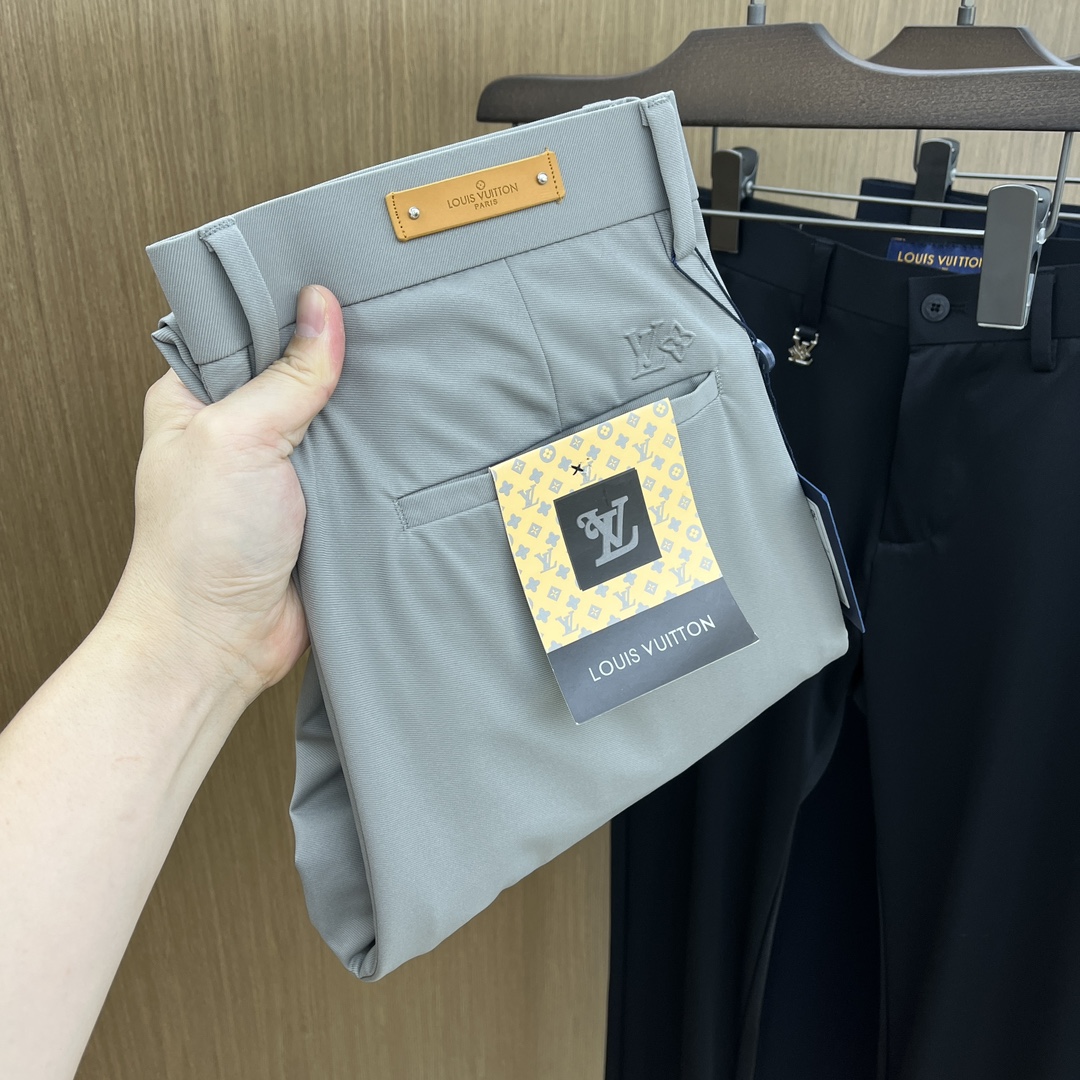 NO:138982,LV 1950ss Spring and Summer New Products, available on the official website simultaneously, men's high-end business casual trousers, high-end imported fabric, with elasticity, silicone letter pressing on the back, five combinations, namely classic and fashionable, combined tailoring, unrestrained upper body effect, comfortable and breathable fax number 30-4037 39,,louis vuitton,alexander wang19860909LV 1950ss春夏新品,官网同步有售,男士高端商务休闲西裤,高端进口面料,带弹力,后面采用硅胶字母压胶,五搭配,即经典又时尚,合体裁缝,上身效果无约束感 ,舒适透气fax 码数30-4037 39,,louis vuitton,alexander wang,Men's clothing