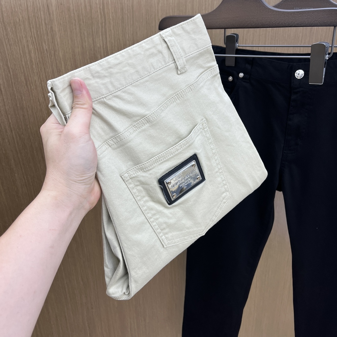 NO:141251,DG /ss Spring and Summer New Products Autumn and Winter Jeans Soft and Skin-friendly Fabric Heavy Industry Positioning Washing Counter Limited Edition Luxury Customized Top Leather Nameplate Craft   Washing Foreign Trade Quality Details Fully Processed This Color Is Absolutely Loved Counter Pre-sale Pre-sale and Sold-out Single Colors Variety Big Body Flavor Elastic Slim Slim Small Straight Pants Size. 29-38 There are 35 and 37 sizes jxzh, Dolce & Gabbana, jeans, alexander wang19860909DG /ss春夏爆款新品 秋冬牛仔裤柔软亲肤面料 重工定位洗水 专柜限量款 奢华感订制头层皮铭牌 工艺 洗水外贸品质感细节处理满满到位 这颜色绝对爱了爱了专柜秋冬热卖预售即售完款爆单款色系百搭大牛味 弹力修身小直筒裤型 尺码.29-38有35无37码jxzh,,Dolce&Gabbana,jeans,alexander wang,Men's clothing