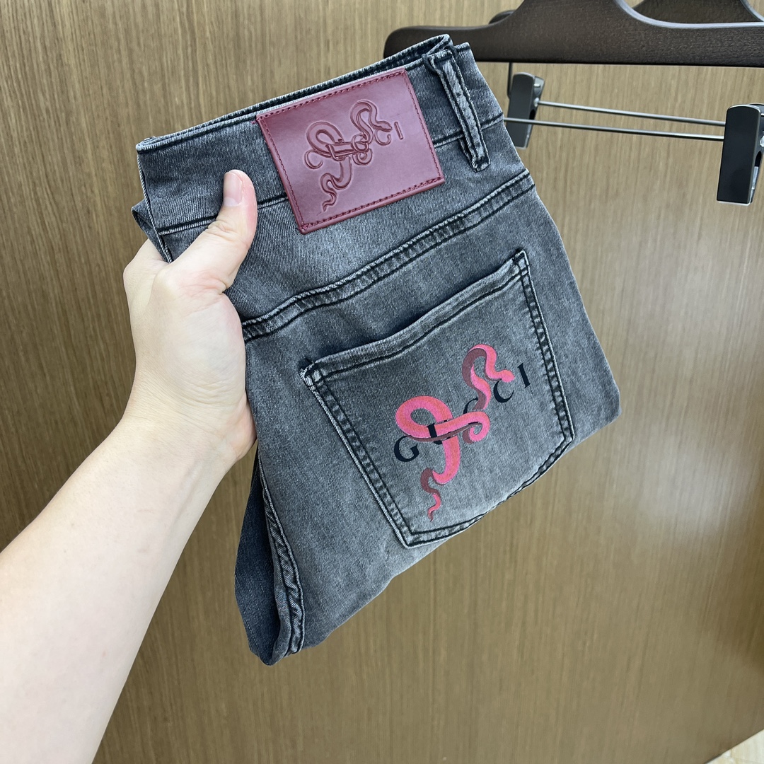 NO:452894,New Guc High-end Customization 2025Ss Early Spring New Original Single Hot Jeans Super Customization Original Hardware Super Heavy Industry Technology Excellent Stylish, Improper Details and Impeccable!  The style is not picky, it is very high-end, and the good products are not waiting for everyone. If you like it, hurry up and start fjh Size: 28-38 If you don’t have 37 orders, please report your waistline, gucci, jeans, alexander wang19860909新款 Guc 高端定制 2025Ss早春新款原单爆款牛仔裤 超级定制款 原版五金 超级重工工艺 版型超赞,细节做工无可挑剔！款式不挑人,特别高档,好货不等人,看中赶紧下手fjh 尺码:28-38 无37下单请报腰围,,gucci,jeans,alexander wang,Men's clothing