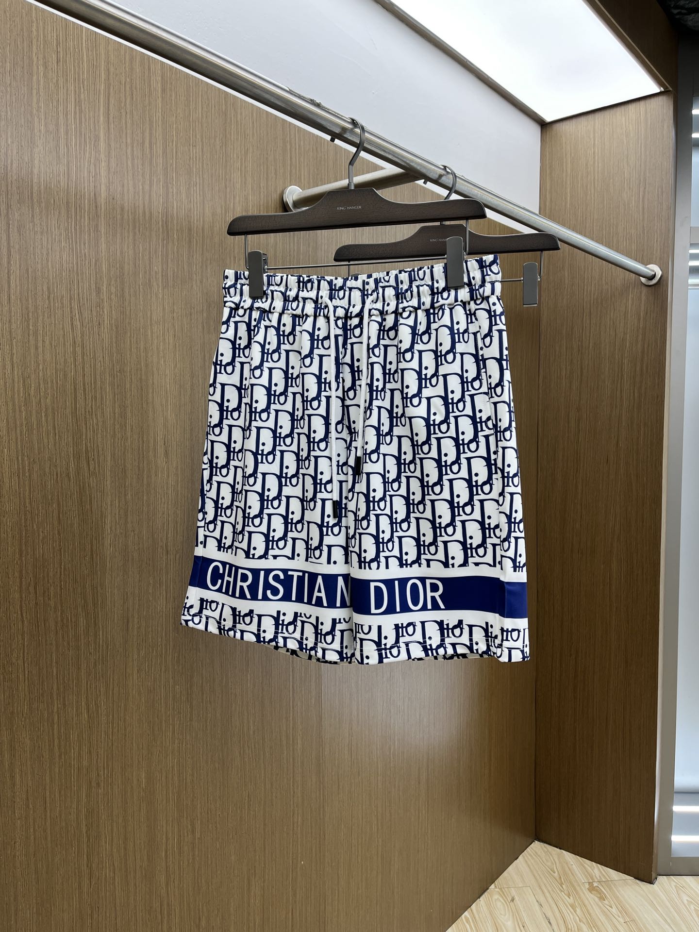 NO:414457,CD New spring and summer men's casual shorts, high-end products are simple, fashionable and generous, customized original imported fabrics, simple, neat and refreshing, the quality workmanship details can withstand any form of inspection, simple, generous and versatile, elegant and handsome, with a new look!  The appearance is invincible, the details are very good, and the fyl person is not picky!  Code number M-3xL, shorts, alexander wang19860909CD 春夏新款男士休闲短裤 高端货简洁时尚大方 定制原版进口面料 简洁利落又清爽 品质做工细节经得起任何形式检验简约大方百搭款 上身优雅帅气,焕然一新的即视感！品相无敌,细节都很到位,fyl上身不挑人！ 码数M-3xL,,shorts,alexander wang,Men's clothing