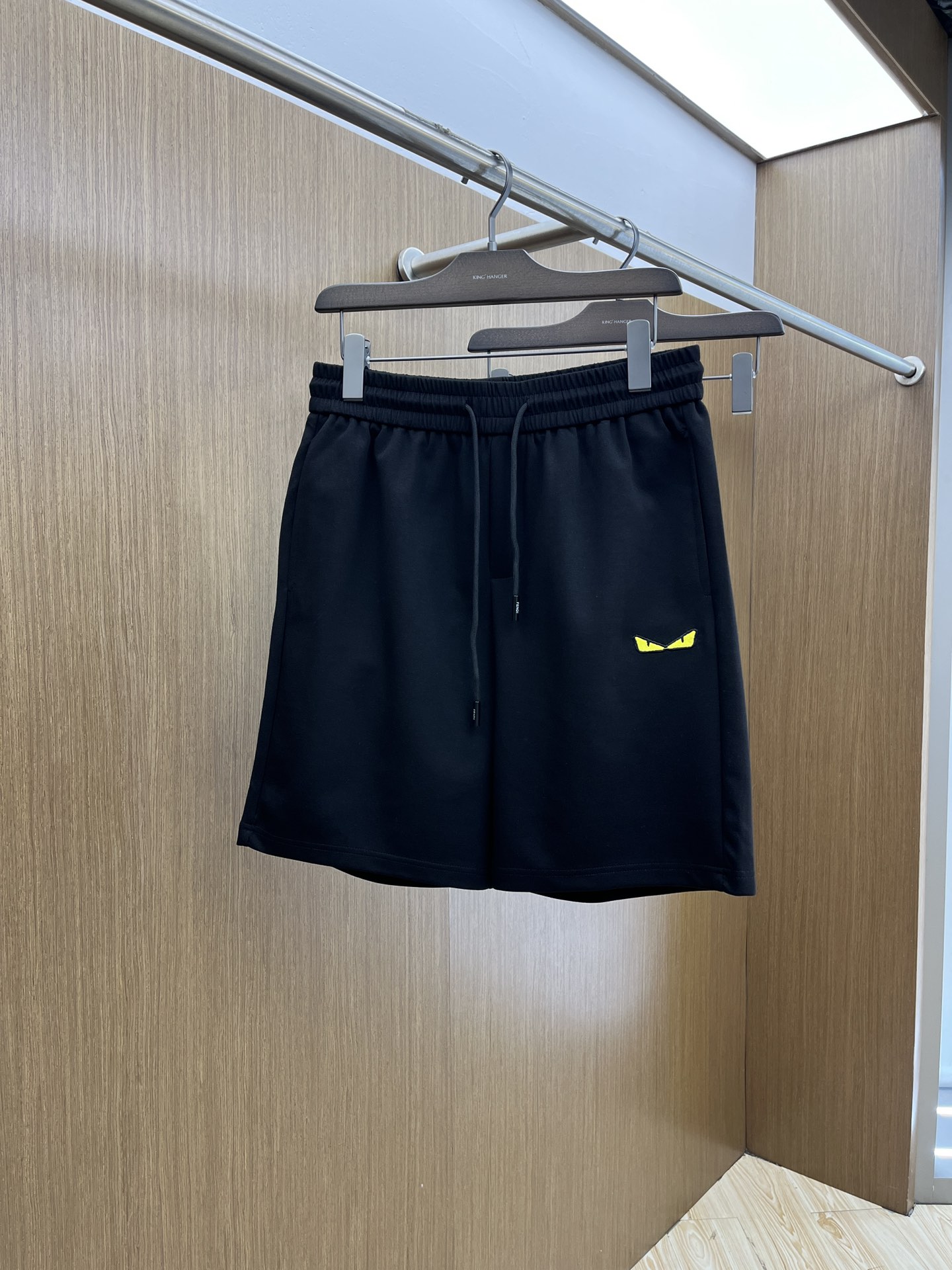 NO:414464,FD Spring and Summer New Men's Casual Shorts High-end Products are simple, fashionable and generous. Customized original imported fabrics are simple, neat and refreshing. The quality workmanship details can withstand any form of inspection. Simple, elegant and versatile. The upper body is elegant and handsome, and the new visual feel is refreshing!  The appearance is invincible, the details are very good, and the fyl person is not picky!  Code number M-3xL, shorts, alexander wang19860909FD 春夏新款男士休闲短裤 高端货简洁时尚大方 定制原版进口面料 简洁利落又清爽 品质做工细节经得起任何形式检验简约大方百搭款 上身优雅帅气,焕然一新的即视感！品相无敌,细节都很到位,fyl上身不挑人！ 码数M-3xL,,shorts,alexander wang,Men's clothing