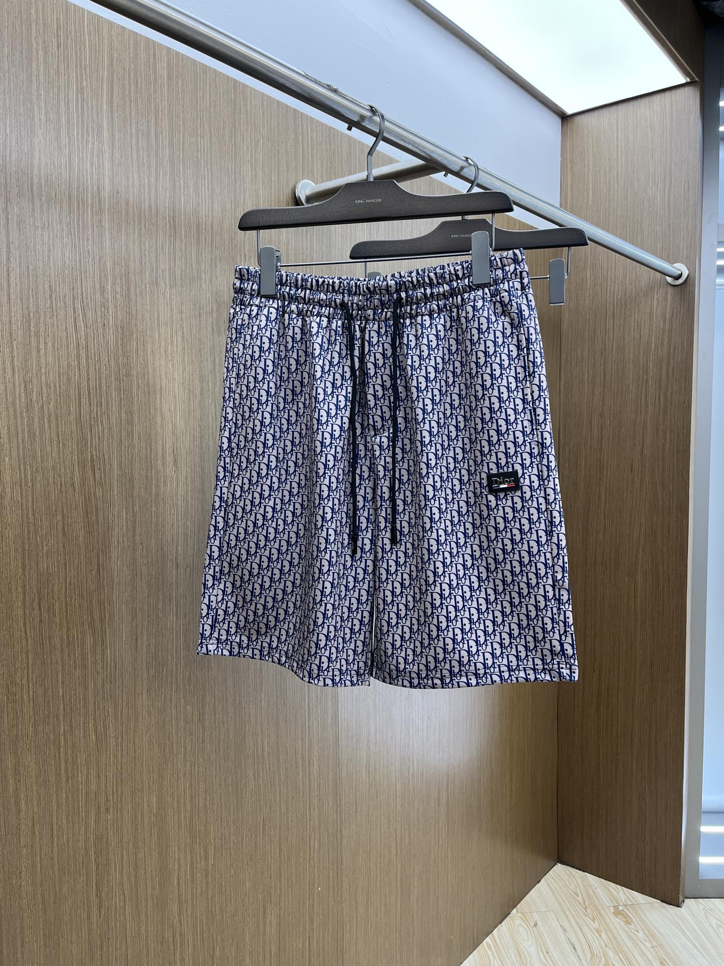 NO:414471,CD New spring and summer men's casual shorts, high-end products are simple, fashionable and generous, customized original imported fabrics, simple, neat and refreshing, the quality workmanship details can withstand any form of inspection, simple, generous and versatile, elegant and handsome, with a new look!  The appearance is invincible, the details are very good, and the fyl person is not picky!  Code number M-3xL, shorts, alexander wang19860909CD 春夏新款男士休闲短裤 高端货简洁时尚大方 定制原版进口面料 简洁利落又清爽 品质做工细节经得起任何形式检验简约大方百搭款 上身优雅帅气,焕然一新的即视感！品相无敌,细节都很到位,fyl上身不挑人！ 码数M-3xL,,shorts,alexander wang,Men's clothing