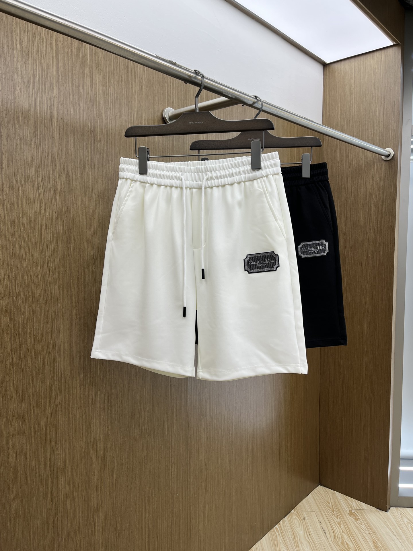 NO:161944,CD New spring and summer men's casual shorts, high-end products are simple, fashionable and generous, customized original imported fabrics, simple, neat and refreshing, the quality workmanship details can withstand any form of inspection, simple, generous and versatile, elegant and handsome, with a new look!  The appearance is invincible, the details are very good, and the fyl person is not picky!  Code number M-3xL, shorts, alexander wang19860909CD 春夏新款男士休闲短裤 高端货简洁时尚大方 定制原版进口面料 简洁利落又清爽 品质做工细节经得起任何形式检验简约大方百搭款 上身优雅帅气,焕然一新的即视感！品相无敌,细节都很到位,fyl上身不挑人！ 码数M-3xL,,shorts,alexander wang,Men's clothing