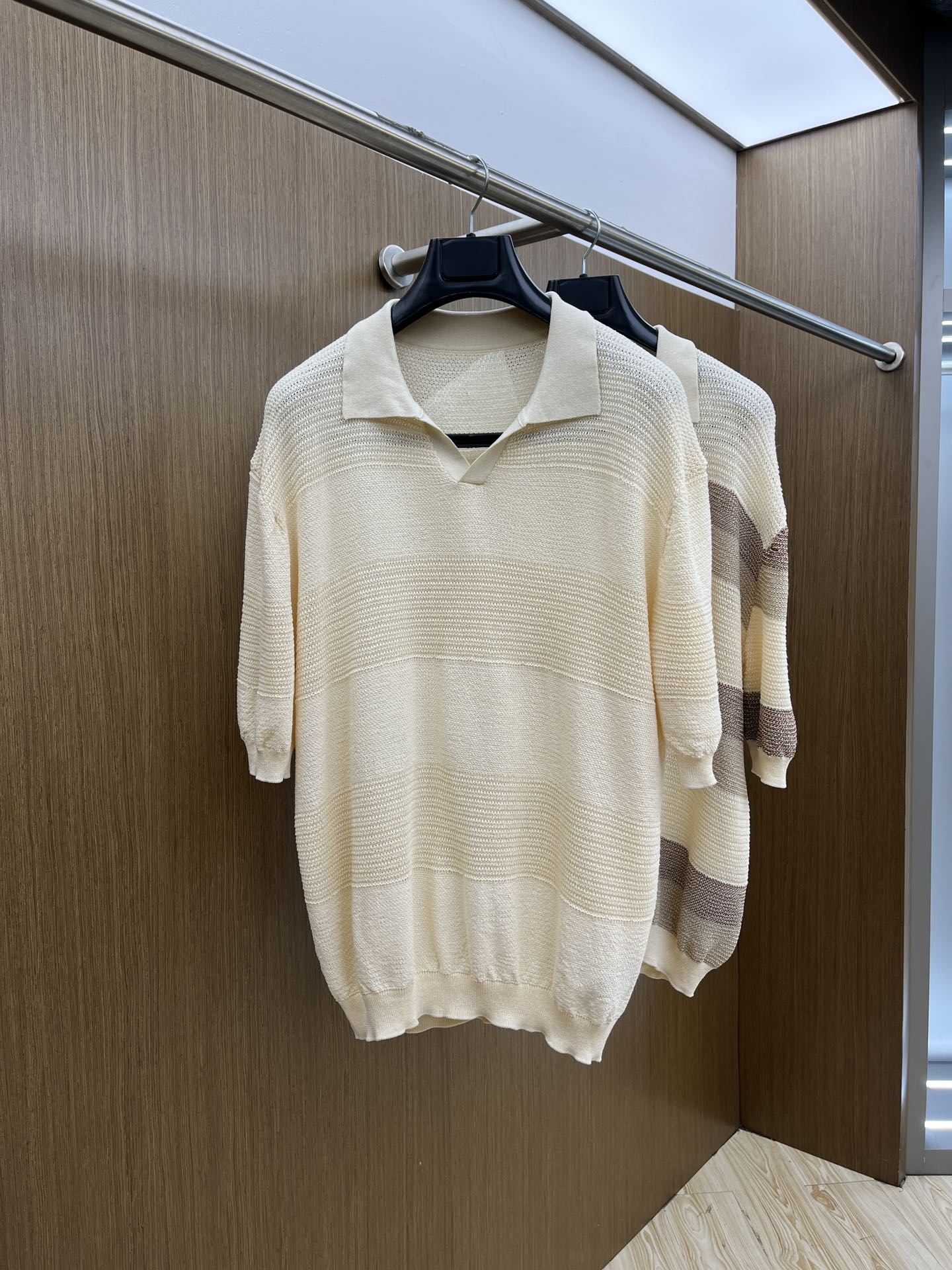 NO:411058,High-quality LP spring and summer new style fashion color-blocking business casual lapel short-sleeved men's polo short-sleeved shirt High-level specification series High-end grade level Personal gifts for people to save face The store's super recommended model... Bjj Size M-2Xl,,loro piana,T-shirt,alexander wang19860909高品质 LP 春夏新款时尚拼色商务休闲无扣翻领短袖男士polo短袖衫 高级别规格系列 高档档次级别 自留送人备有面子 店家超级推荐款…… Bjj 尺码M-2Xl,,loro piana,T-shirt,alexander wang,Men's clothing