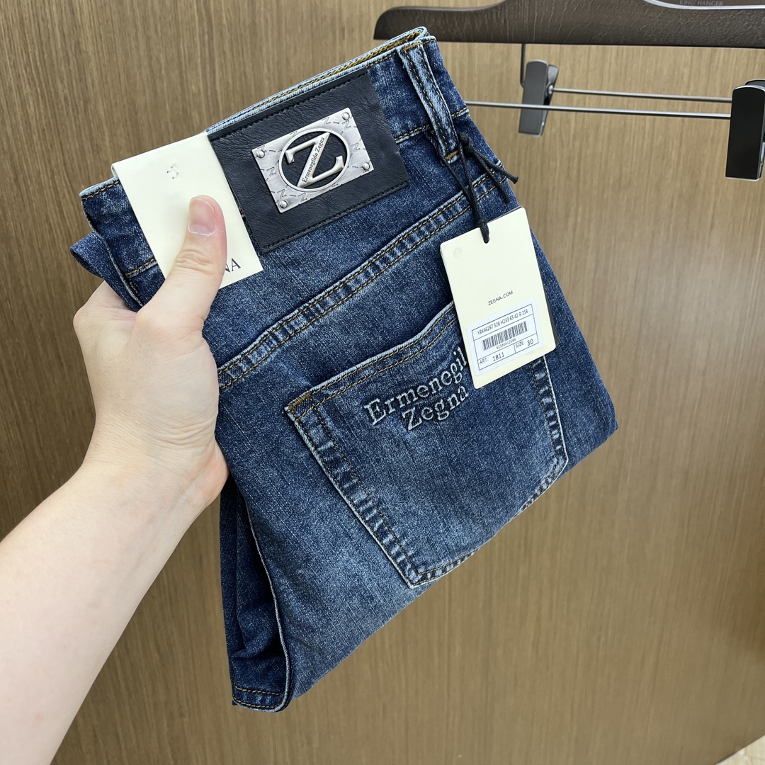 NO:451111,New ZZ high-end customization, 25SS spring and summer latest jeans are available at the counter simultaneously, imported color fixing fabrics, original custom reproduction, customer-supplied hardware and auxiliary materials, original quality, heavy industry washing, fine workmanship and excellent upper body!  Preferred single products produced by fax, number of numbers 29-38 without 35.37!  , jeans,alexander wang19860909新款 ZZ 高端定制、25SS春夏最新款牛仔裤 柜台同步发售 进口固色面料 原版定制复刻 客供五金辅料 原单品质 重工洗水 做工走线精细 上身绝佳！优选单品 fax出品 码数29-38无35.37！,,jeans,alexander wang,Men's clothing