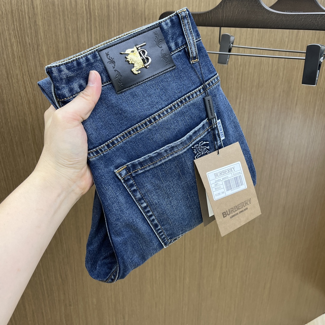 NO:451077,New BBR high-end customization, 25SS spring and summer latest jeans are available at the counter simultaneously, imported color fixing fabrics, original custom reproduction, customer-supplied hardware and auxiliary materials, original quality, heavy industry washing, fine workmanship and excellent upper body!  Preferred single products produced by fax, number of numbers 29-38 without 35.37!  , jeans,alexander wang19860909新款 BBR 高端定制、25SS春夏最新款牛仔裤 柜台同步发售 进口固色面料 原版定制复刻 客供五金辅料 原单品质 重工洗水 做工走线精细 上身绝佳！优选单品 fax出品 码数29-38无35.37！,,jeans,alexander wang,Men's clothing