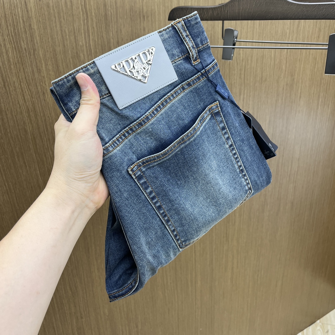 NO:451081,New PD high-end customization, 25SS spring and summer latest jeans are available at the counter simultaneously, imported color fixing fabrics, original custom reproduction, customer-supplied hardware and auxiliary materials, original quality, heavy industry washing, fine workmanship and excellent upper body!  Preferred single products produced by fax, number of numbers 29-38 without 35.37!  , jeans,alexander wang19860909新款 PD 高端定制、25SS春夏最新款牛仔裤 柜台同步发售 进口固色面料 原版定制复刻 客供五金辅料 原单品质 重工洗水 做工走线精细 上身绝佳！优选单品 fax出品 码数29-38无35.37！,,jeans,alexander wang,Men's clothing