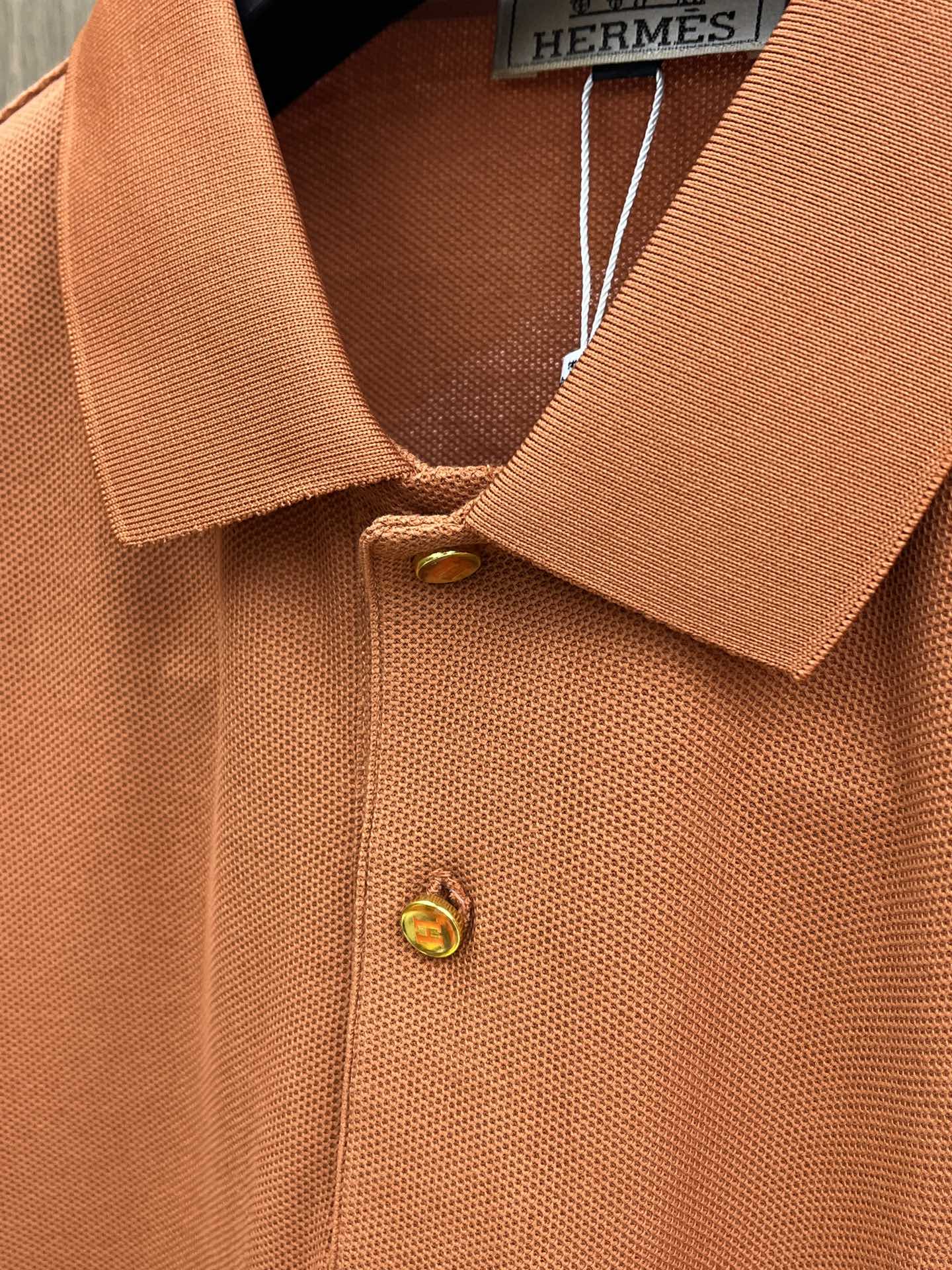 新款 Her 🔥🔥春夏新款男士短袖Polo衫，品牌最新设计元素！既不单调也不复杂,恰到好处的展现品味！客