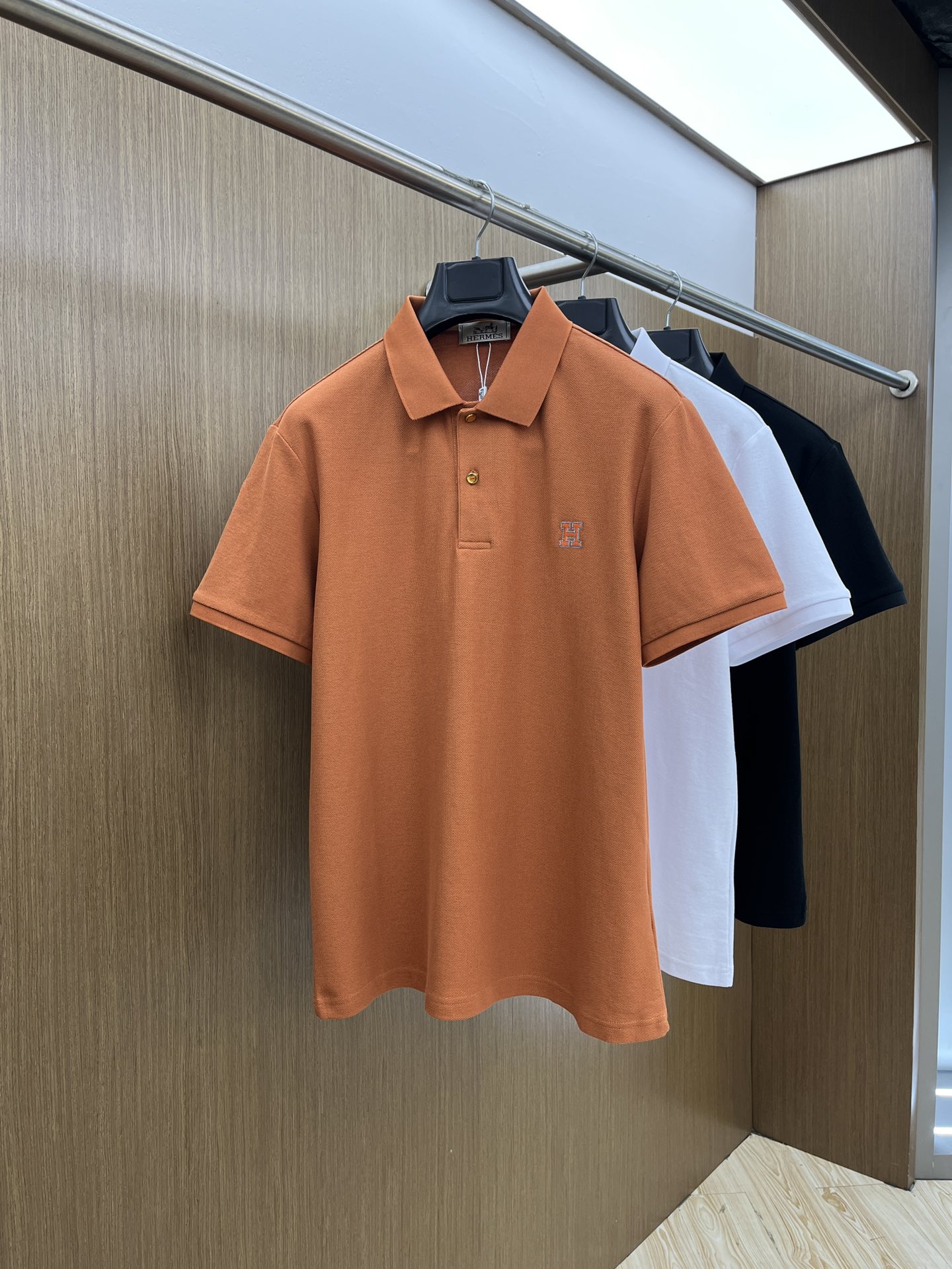 新款 Her 🔥🔥春夏新款男士短袖Polo衫，品牌最新设计元素！既不单调也不复杂,恰到好处的展现品味！客