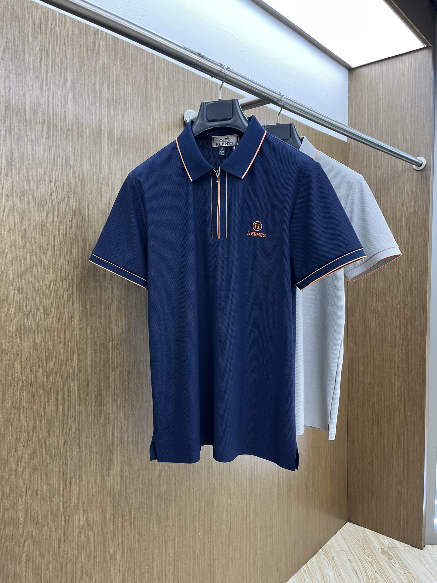 新款 Her 🔥🔥春夏新款男士短袖Polo衫，品牌最新设计元素！既不单调也不复杂,恰到好处的展现品味！客