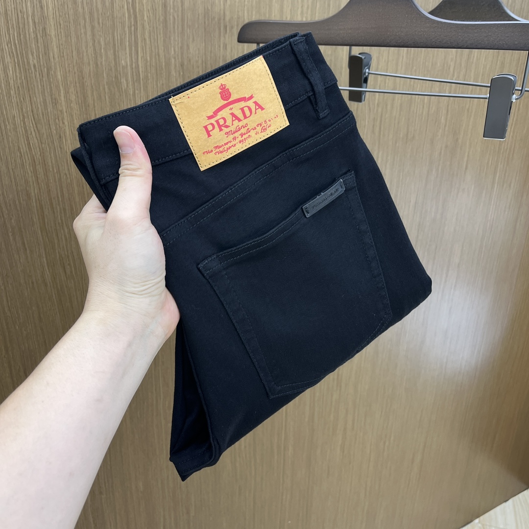 NO:161956,New PD SS spring and summer new super soft wash jeans, top body is so handsome, small straight-fitting design, slim-fitting cut, men's top casual cotton!  High-end stretchy all-season versatile commuter jeans for men!  The style is extremely versatile, the fabric is elastic and the material is also outstanding, with a bit retro and old style. The thick fabric is suitable for all seasons to wear and the industry's exclusive first-time model, and the four seasons versatile commuter style!  This high-end slim elastic tight jeans are versatile and comfortable!  29-38 (no 35,37), jeans,alexander wang19860909新款 PD SS春夏新品超柔和水洗牛仔裤 ,上身爆帅,小直筒设计,修身裁剪,男款顶级休闲棉质！高端弹力四季百搭通勤牛仔男裤！款式极其的百搭,面料弹力,材质也十分出众,有点复古做旧的风格,厚面料适合四季穿着业内独家首发款,四季百搭通勤款！这类高端的修身弹力紧身牛仔裤,fxq百搭而且舒适！ 29-38（无35,37）,,jeans,alexander wang,Men's clothing