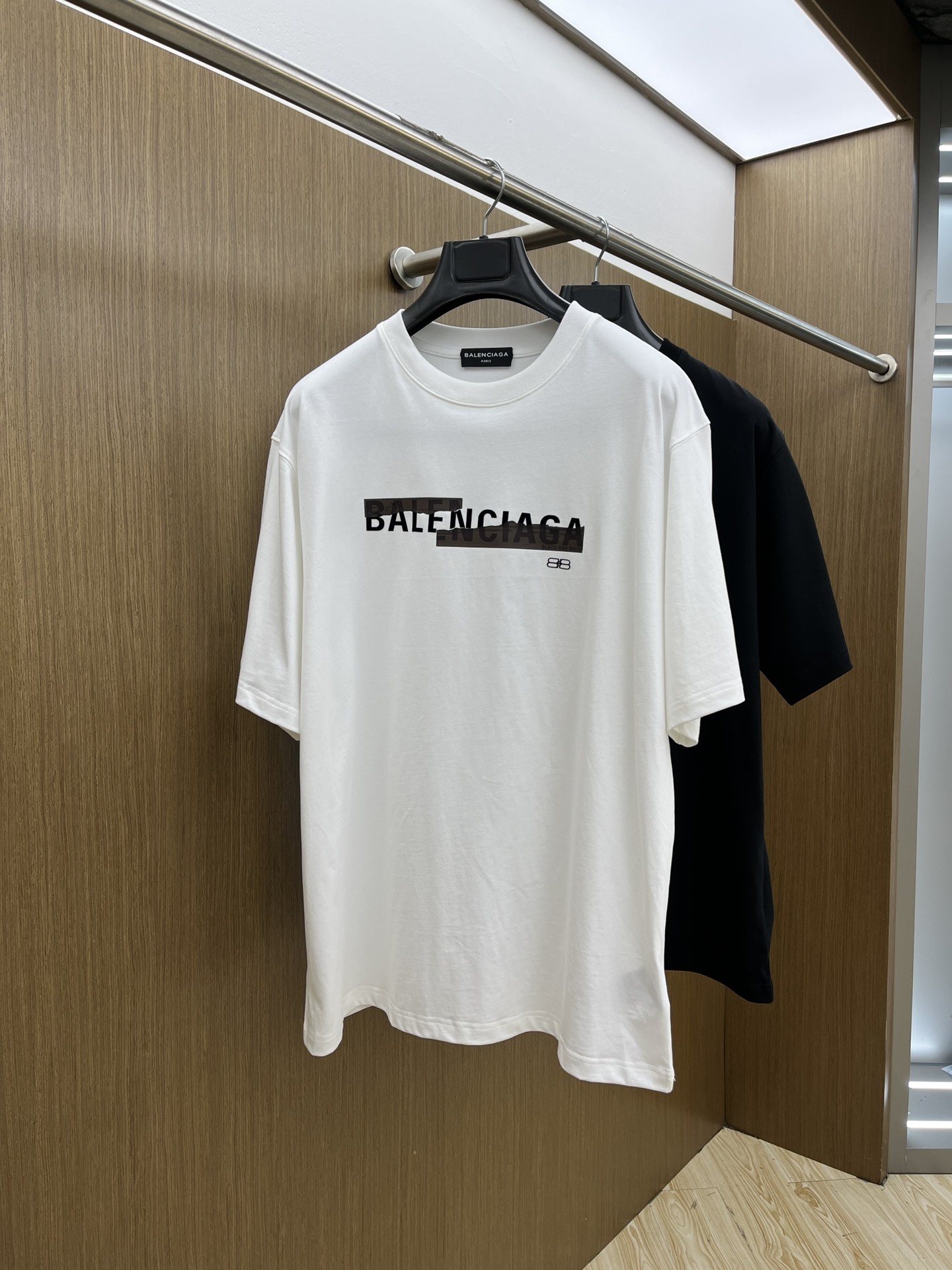 NO:143844,BBG 1955FW spring and summer new round neck base-outdoor T-shirt, three-dimensional logo micro-contour half-sleeved active cotton base T-shirt, cotton, feel glutinous and skin-skinned, soft and tough. Processing, toughness and wrinkle resistance have been greatly improved. The micro-contour tailoring is very well-placed, and the chest logo printing process is extremely recognizable. The three-standard logo is complete, and the single-skin base must be used. The same model for men and women, fms, S-XXL,,tees, t-shirt, alexander wang19860909BBG 1955FW春夏新品圆领打底外穿T恤,立体感logo微廓形半袖活性纯棉打底T恤,棉,手感面糯有骨感,柔而有韧性.工艺处理,韧性和抗皱性能得到大幅度提高.微廓形剪裁很到位,胸前logo印花工艺,辨识度极高.三标齐全,单穿打底必备单品. 男女同款fms 码数S-XXL,,tees，t-shirt,alexander wang,Men's clothing