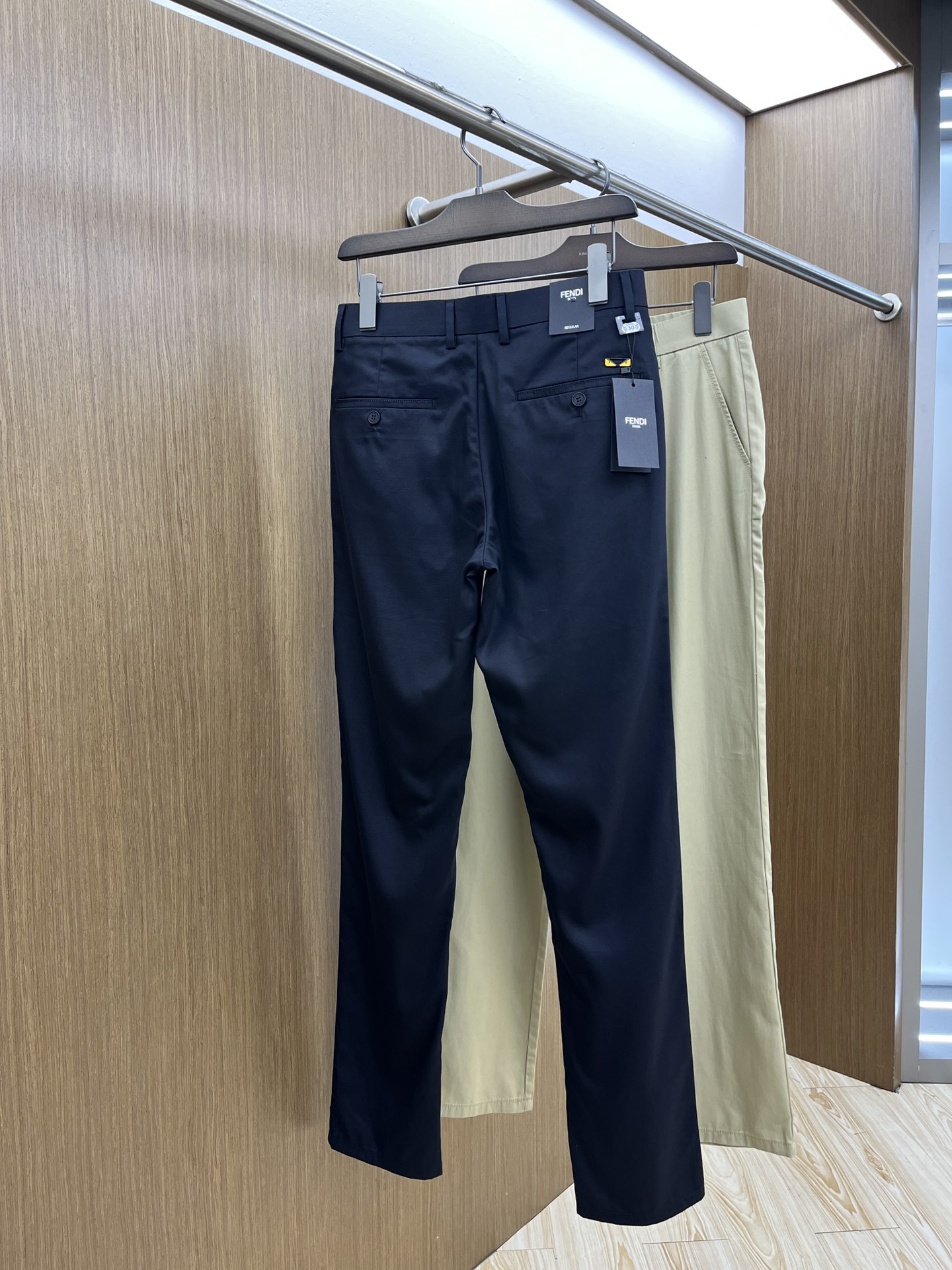  FD 🔥🔥ss春夏新品，官网同步有售，男士高端商务休闲西裤，高端进口面料，带弹力，后面采用硅胶字母压胶