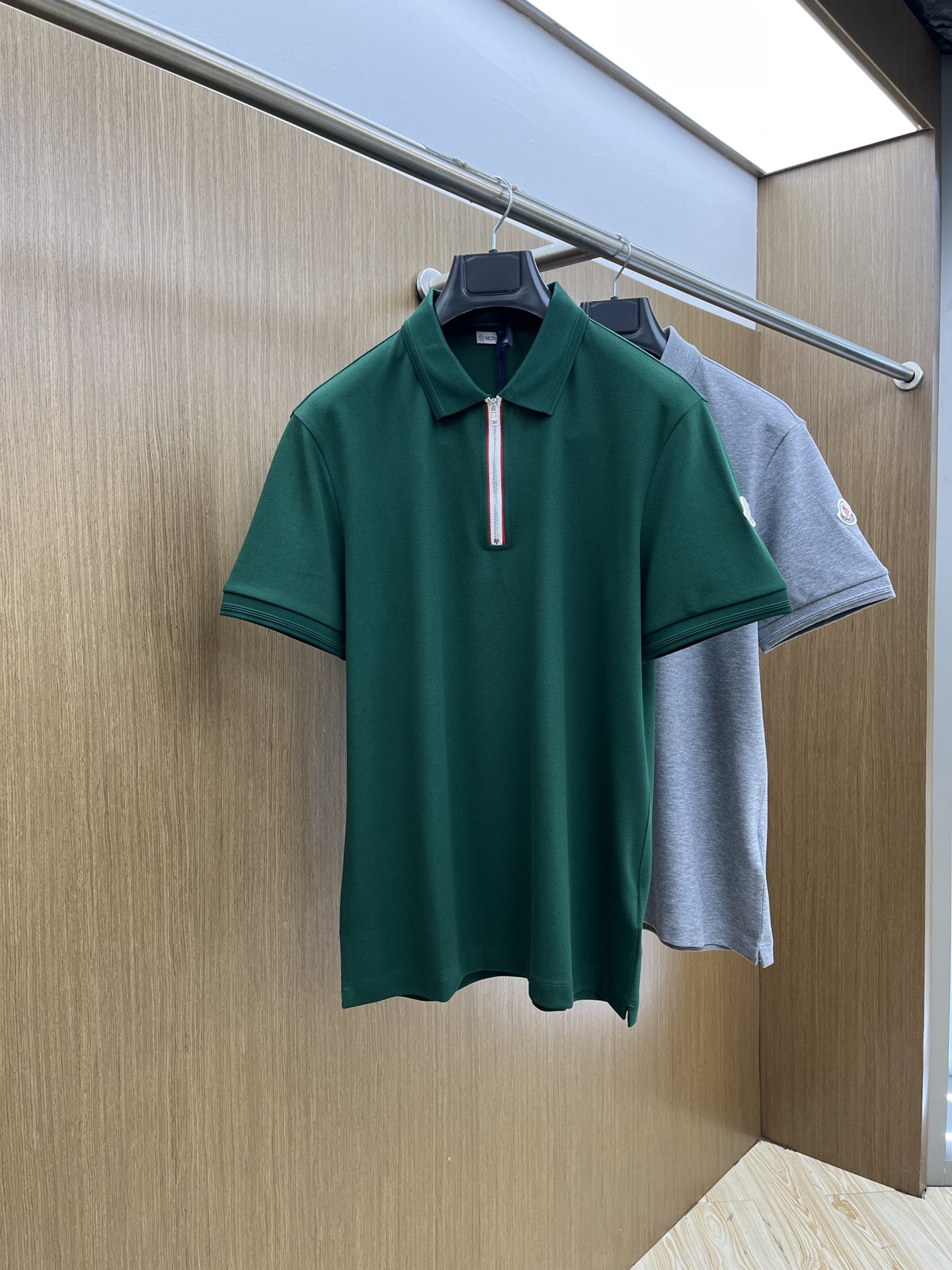 NO:411085,New Mon High Quality 25 Early Spring New Short-sleeved Yyds Daily Going Out and Close Your Eyes Customized Red Stretch Cotton Fabric Short-sleeved Polo Shirts The charm lies in creating a simple and luxurious fashion, and feel the unique temperament of the British style at will. The loose style shows a casual and casual style. Whether it is matched with jeans, casual pants, or skirts, bjj can show a unique personality. Size M-3xl, skirts, jeans, T-shirt, tees, t-shirt, alexander wang19860909新款 Mon 高品质 25早春新款短袖yyds 日常出门闭眼搭 定制朱地弹力棉面料短袖Polo衫T恤 魅力在于创造了简约奢华感的时尚,随意搭配感受英式风格独特气质. 宽松的版型展现出休闲随意的风格,无论是搭配牛仔裤、休闲裤、还是裙子,bjj都能展现出独特的个性 尺码M-3xl,,skirts,jeans,T-shirt,tees，t-shirt,alexander wang,Men's clothing