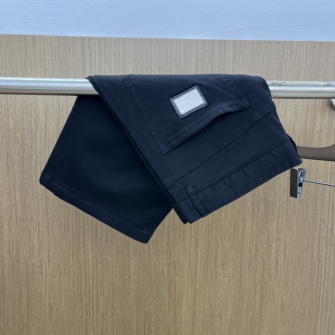 NO:148311,Dolce & Gabbana & Spring and Summer S counter style high-end custom new products official website Seasonal counter must-promote products Lycra cotton custom denim fabric The counter is well designed, the style is great, the upper body effect is super good, the counter sells slim board shape, black denim shorts jxzh classic brand nameplate high-end gold leather logo size. 29-38 with 35 without 37 sizes, Dolce & Gabbana, shorts, alexander wang19860909杜嘉班那 & 春夏s专柜款高级订制新品官网每季专柜必推产品 莱卡棉订制牛仔面料 专柜走好设计 版型巨好 上身效果超好 专柜热卖slim板型 黑色牛仔短裤jxzh经典品牌铭牌 高档金皮牌logo 尺码.29-38有35无37码,,Dolce&Gabbana,shorts,alexander wang,Men's clothing