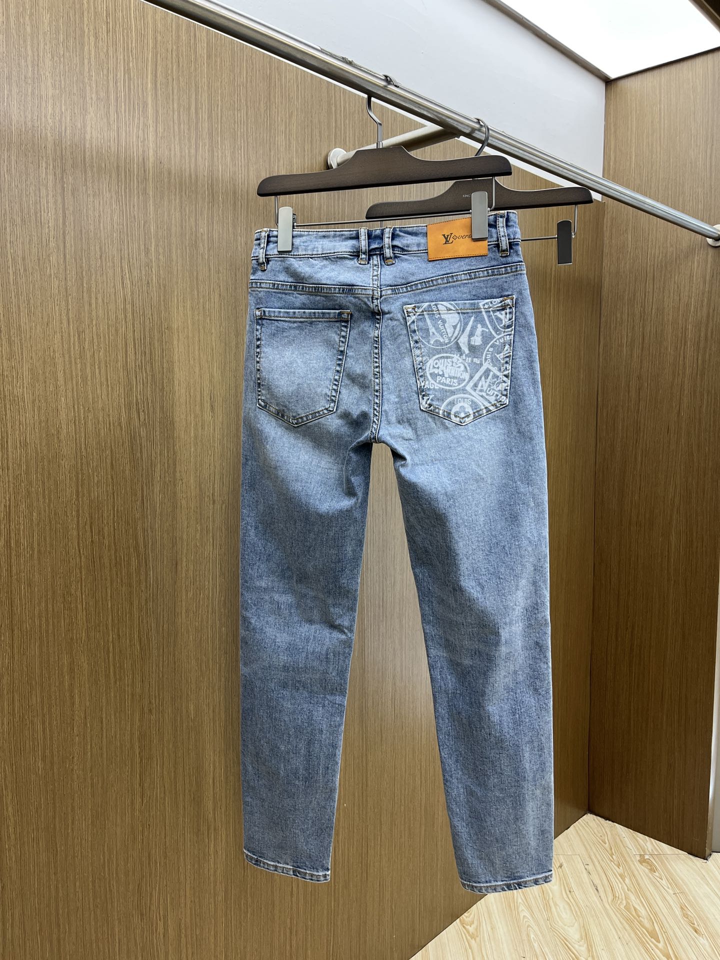 新款 LV 🔥🔥高端定制、2025早春最新款牛仔裤 柜台同步发售 原版定制复刻 客供五金辅料 原单品质 