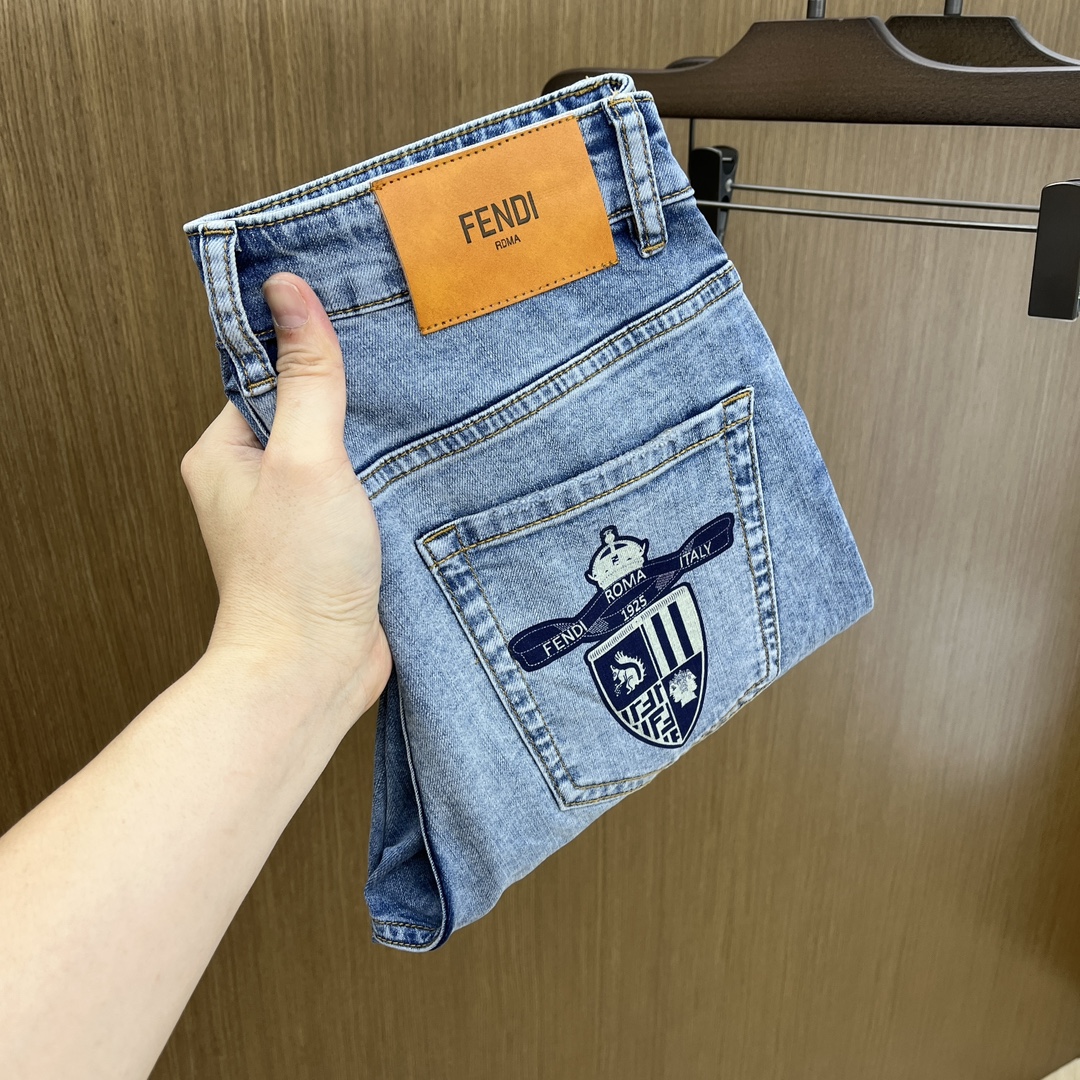 NO:148377,New FD high-end customization, the latest jeans in early spring 2025 are released simultaneously on the counter. Original customization replicas. Customer-supplied hardware and accessories. Original quality. Imported denim fabric heavy-duty washing. Boutique leather brands. Fine workmanship and excellent upper body!  FMZ preferred single product number 30-38 no 35.37, jeans, alexander wang19860909新款 FD 高端定制、2025早春最新款牛仔裤 柜台同步发售 原版定制复刻 客供五金辅料 原单品质 进口牛仔面料重工洗水 精品皮牌 做工走线精细 上身绝佳！fmz优选单品 码数30-38无35.37,,jeans,alexander wang,Men's clothing