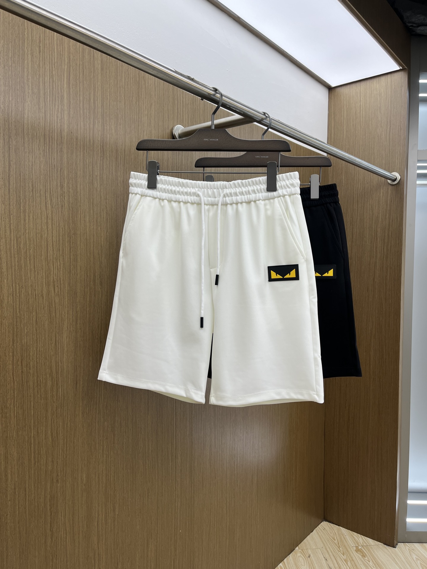 NO:154783,FD Spring and Summer New Men's Casual Shorts High-end Products are simple, fashionable and generous. Customized original imported fabrics are simple, neat and refreshing. The quality workmanship details can withstand any form of inspection. Simple, elegant and versatile. The upper body is elegant and handsome, and the new visual feel is refreshing!  The appearance is invincible, the details are very good, and the fyl person is not picky!  Code number M-3xL, shorts, alexander wang19860909FD 春夏新款男士休闲短裤 高端货简洁时尚大方 定制原版进口面料 简洁利落又清爽 品质做工细节经得起任何形式检验简约大方百搭款 上身优雅帅气,焕然一新的即视感！品相无敌,细节都很到位,fyl上身不挑人！ 码数M-3xL,,shorts,alexander wang,Men's clothing